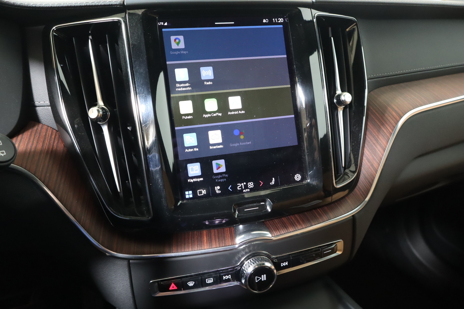 VOLVO XC60 2023