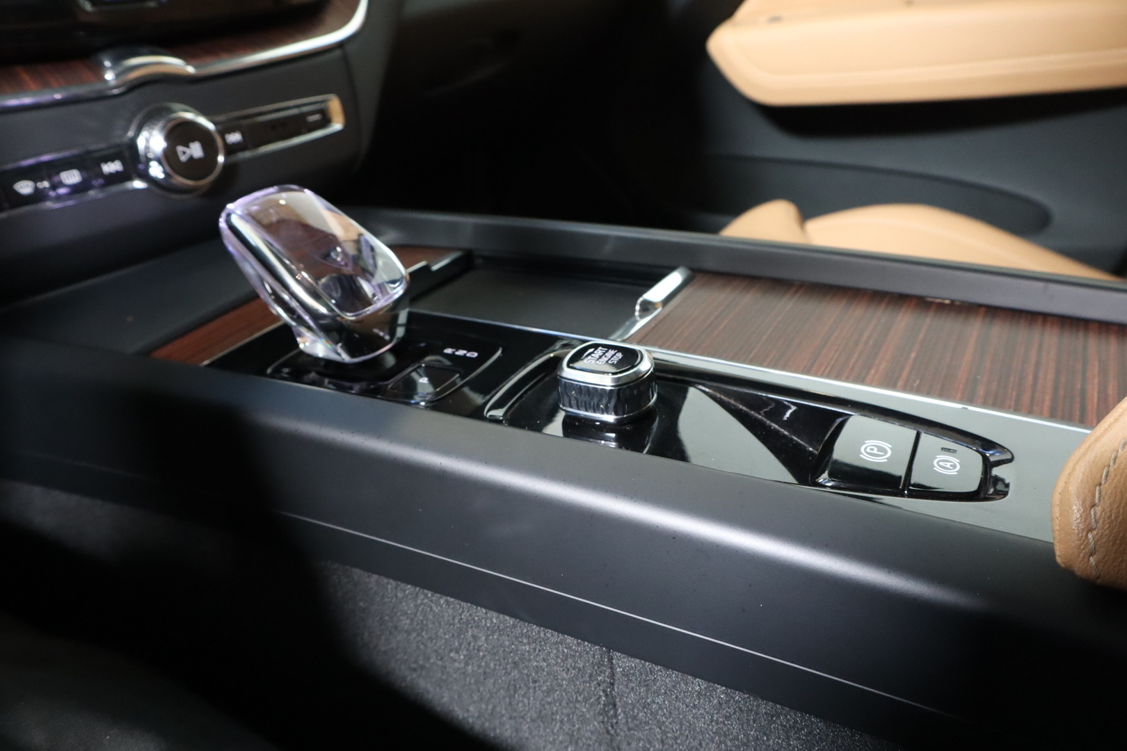 VOLVO XC60 2023