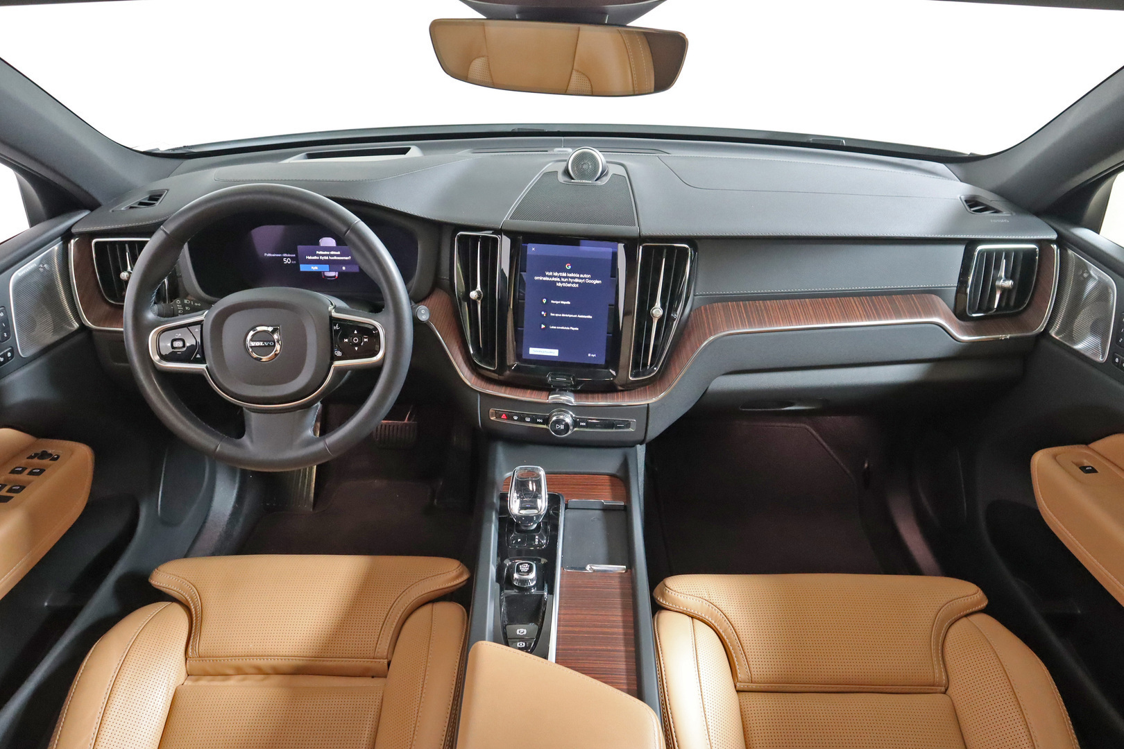 VOLVO XC60 2023
