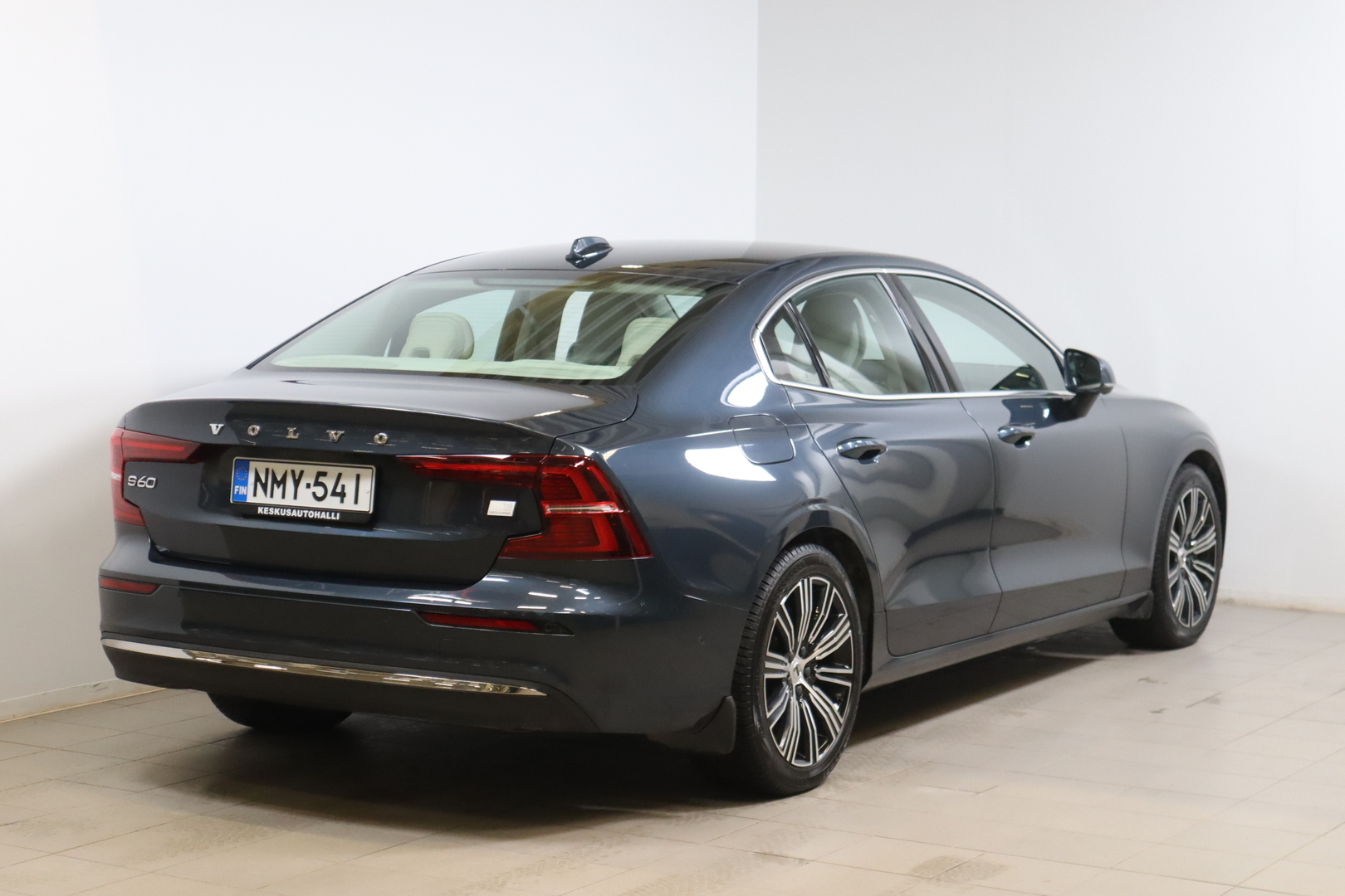 VOLVO S60 2023