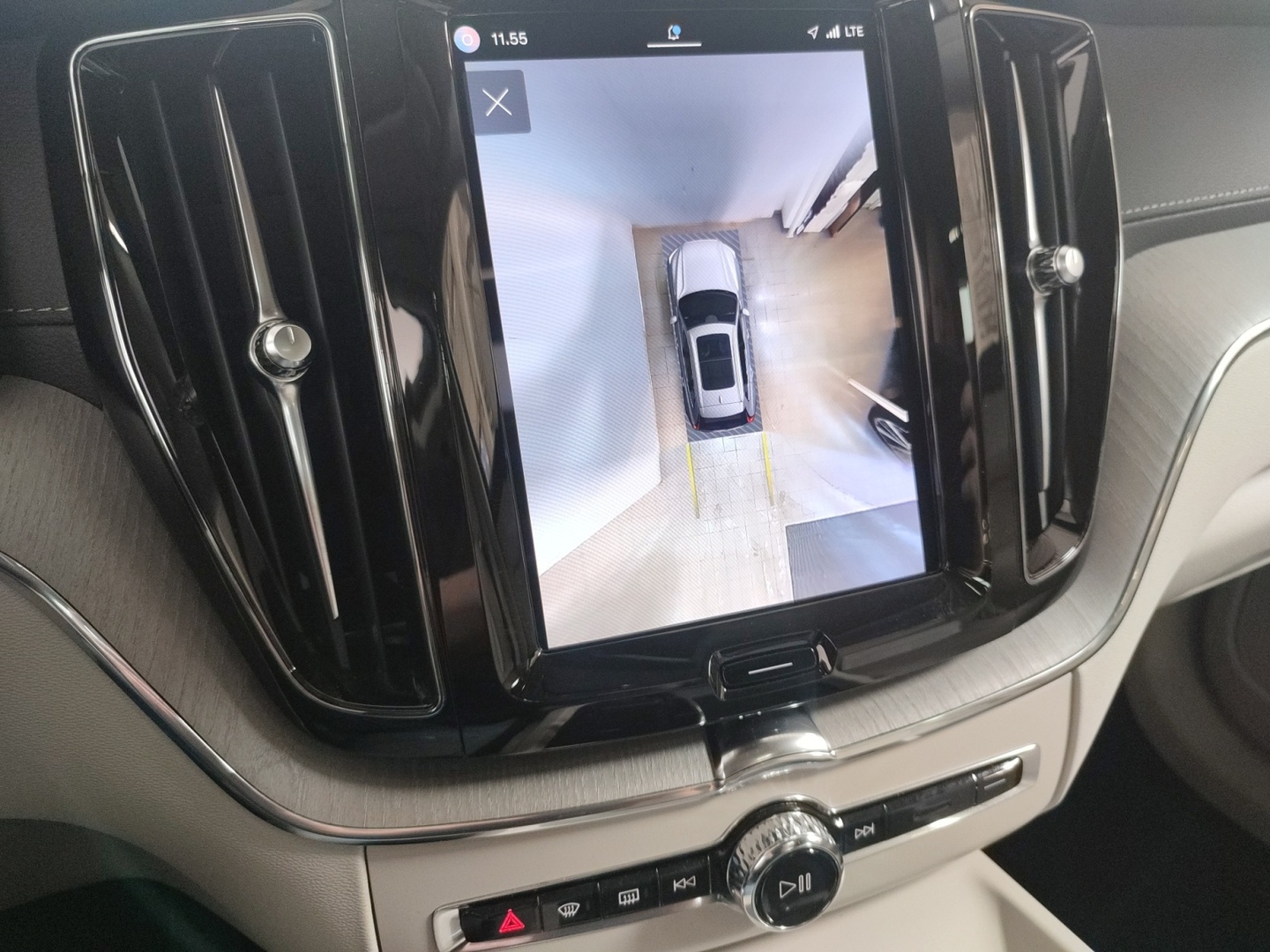 VOLVO XC60 2024