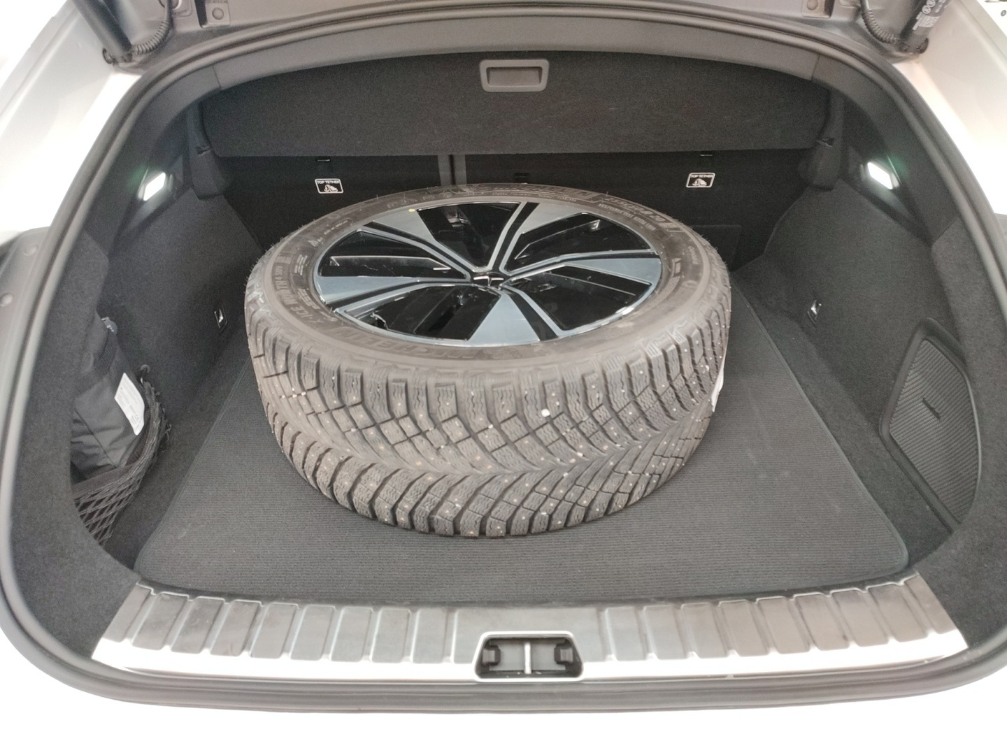 POLESTAR 4 2025