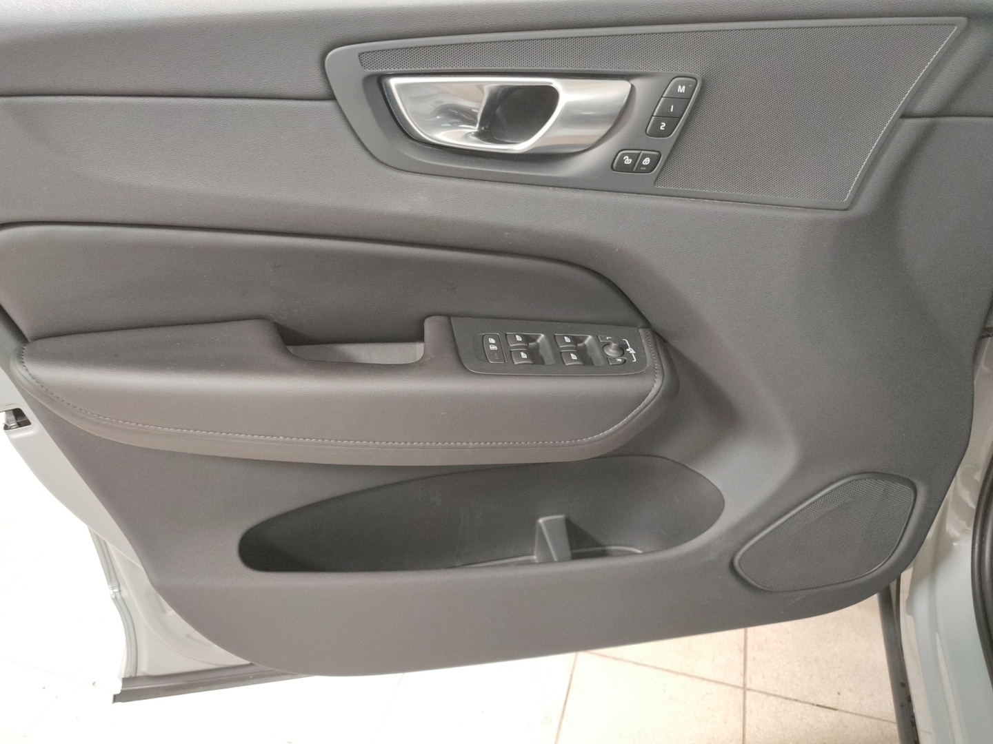 VOLVO XC60 2025
