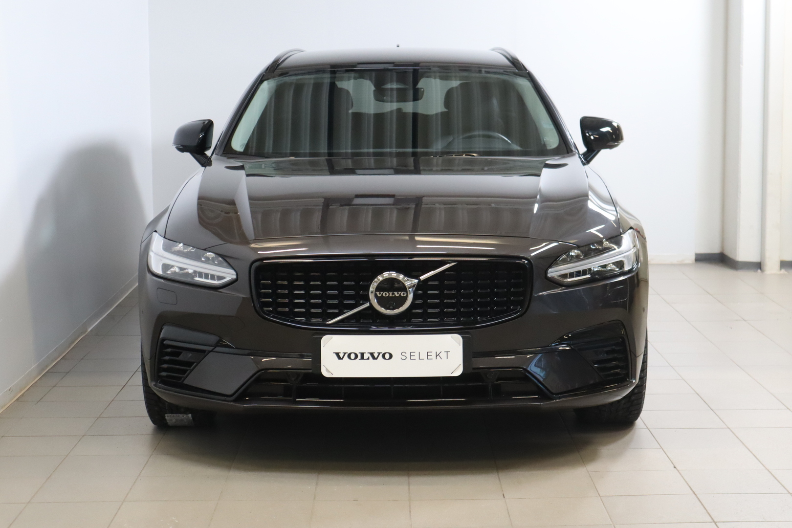 VOLVO V90 2025