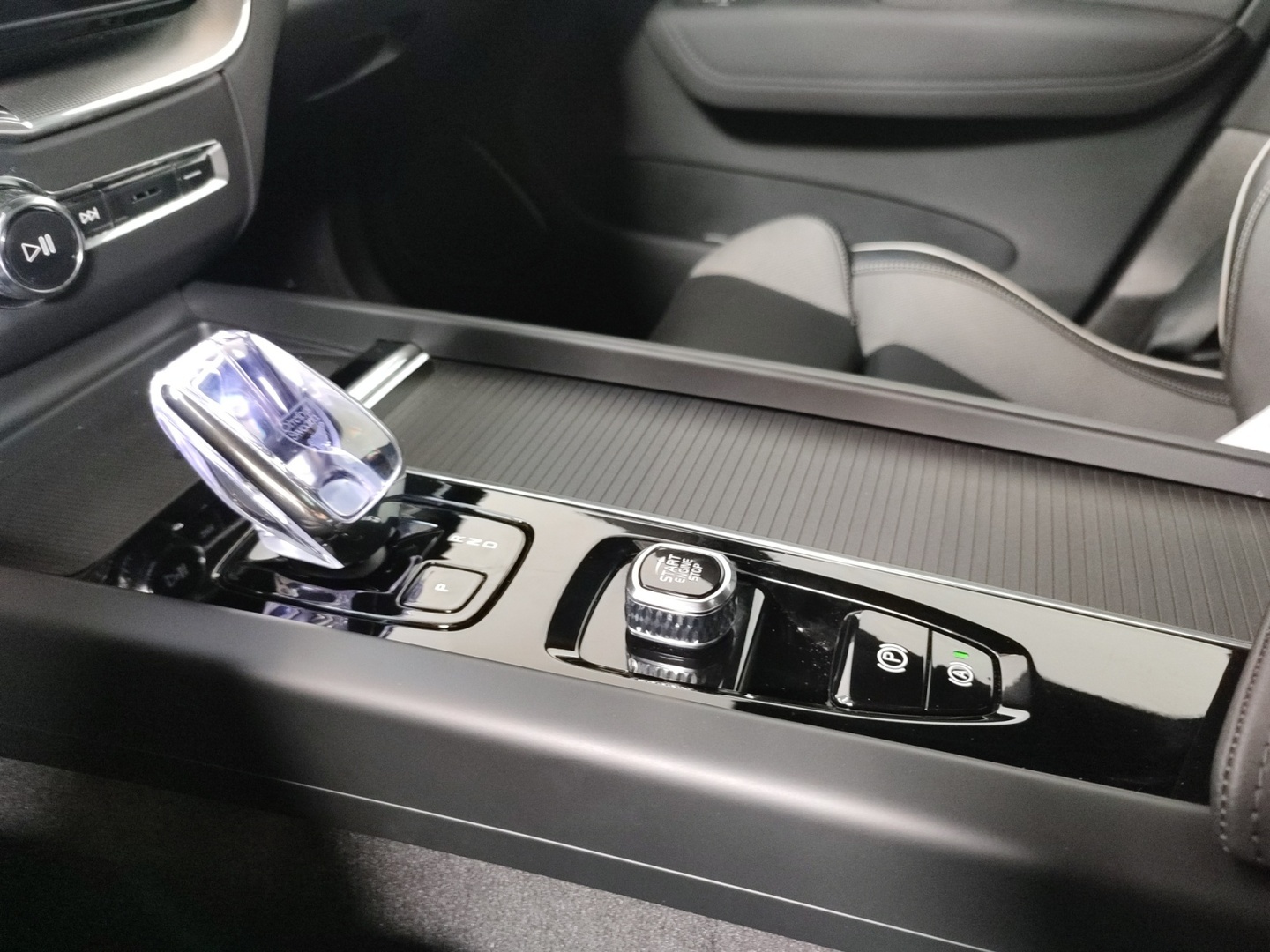 VOLVO XC60 2026