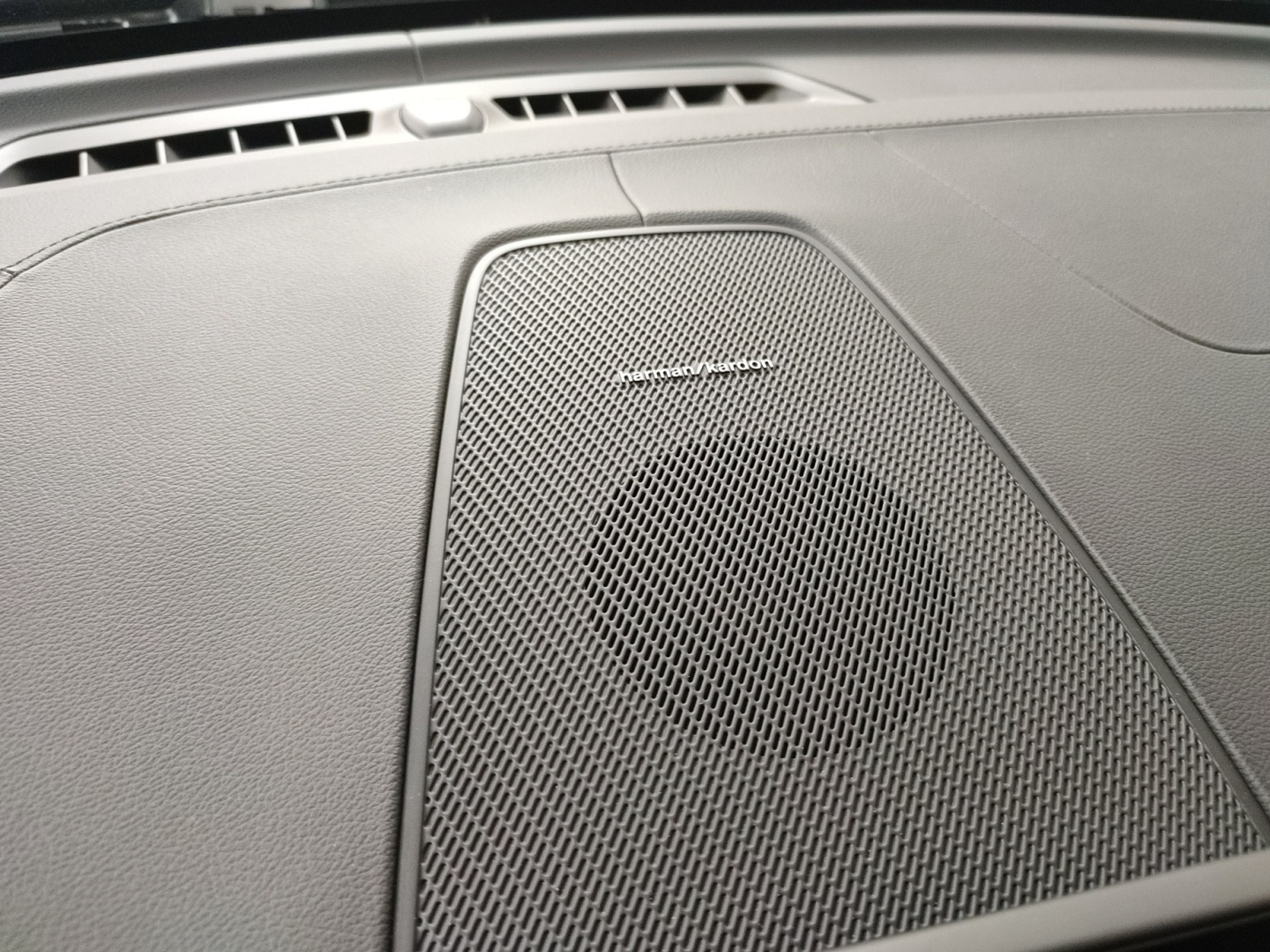 VOLVO XC60 2026