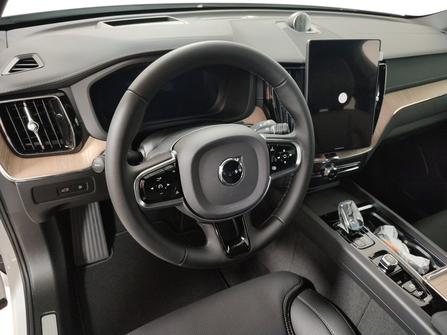 VOLVO XC60 2027