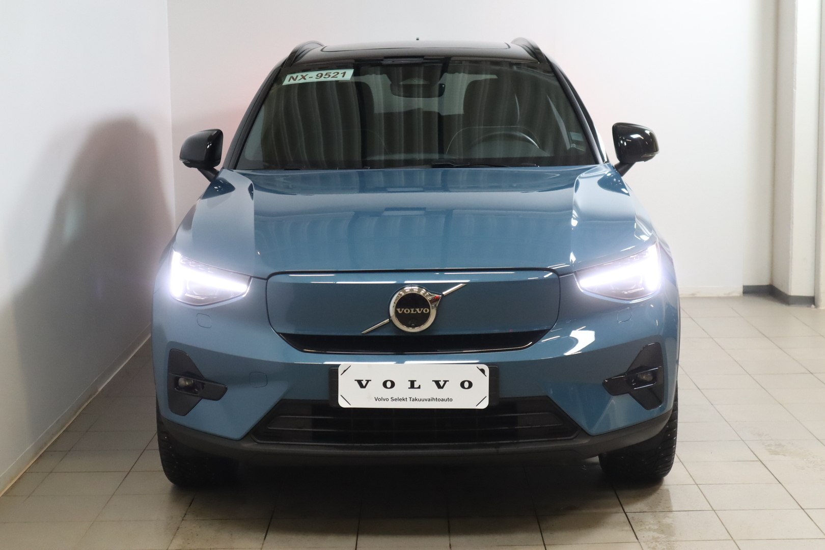 VOLVO EX40 2025