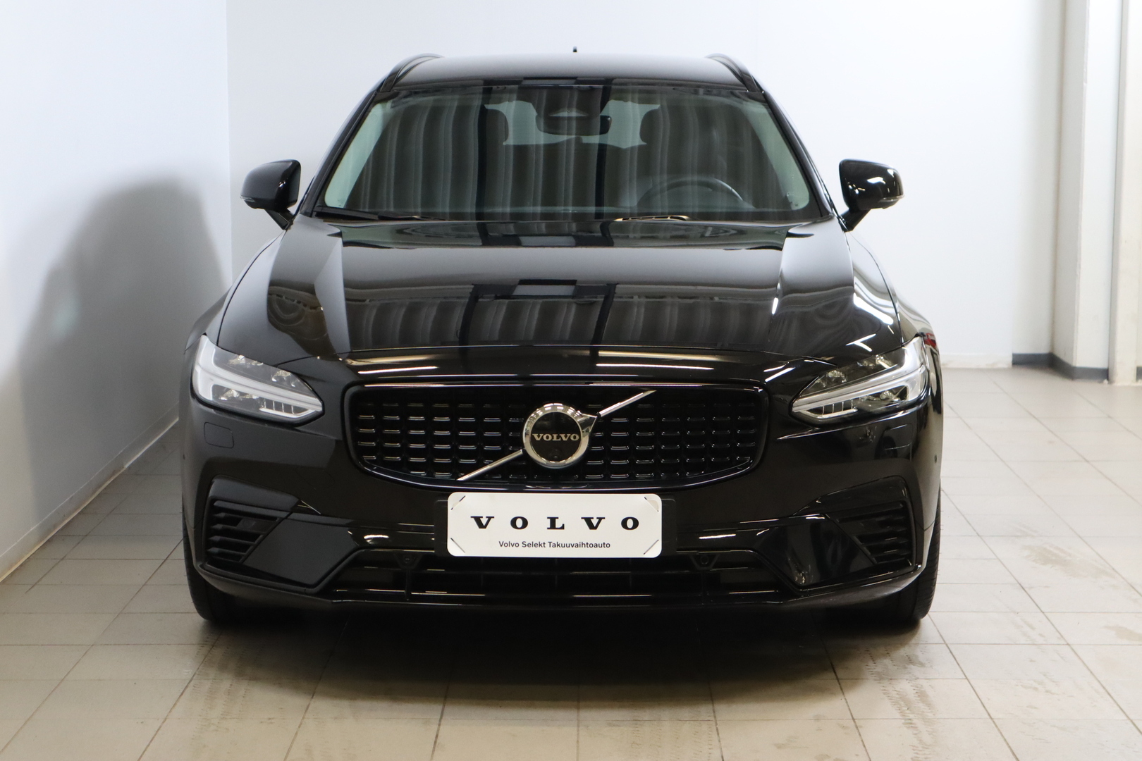 VOLVO V90 2025