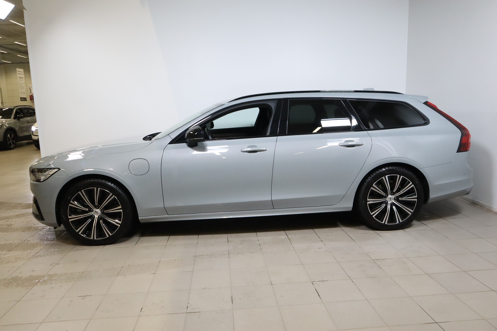 VOLVO V90 2025