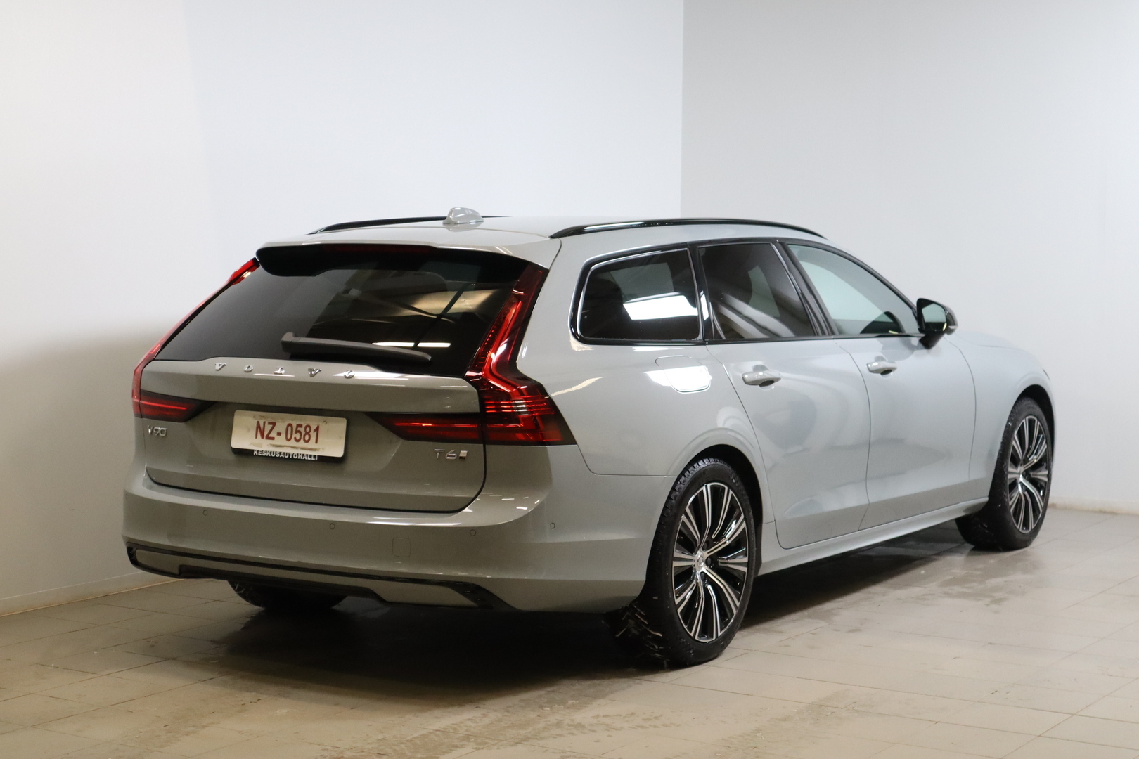 VOLVO V90 2025