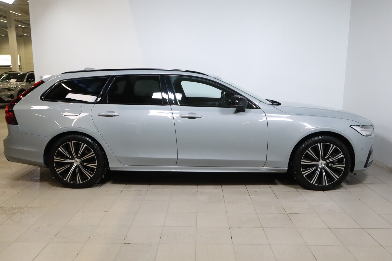 VOLVO V90 2025