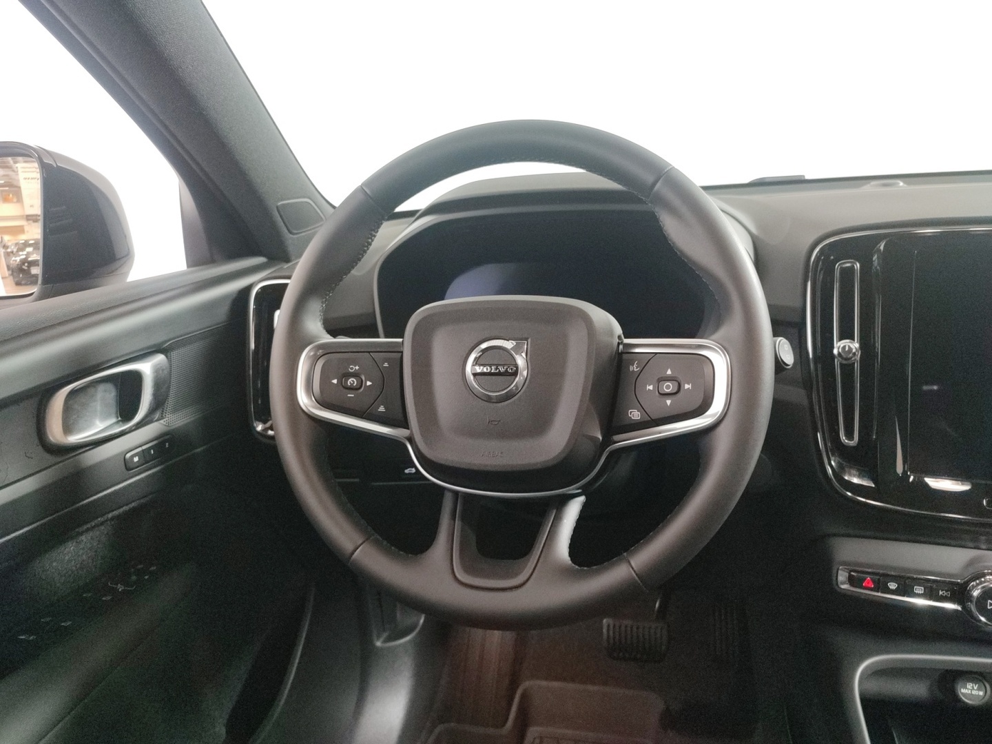 VOLVO EX40 2025