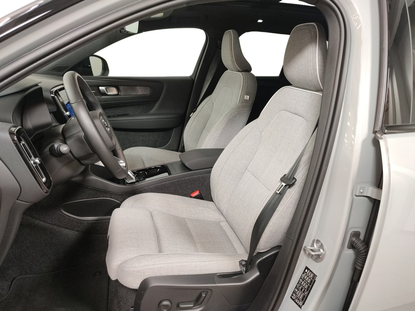 VOLVO EX40 2025