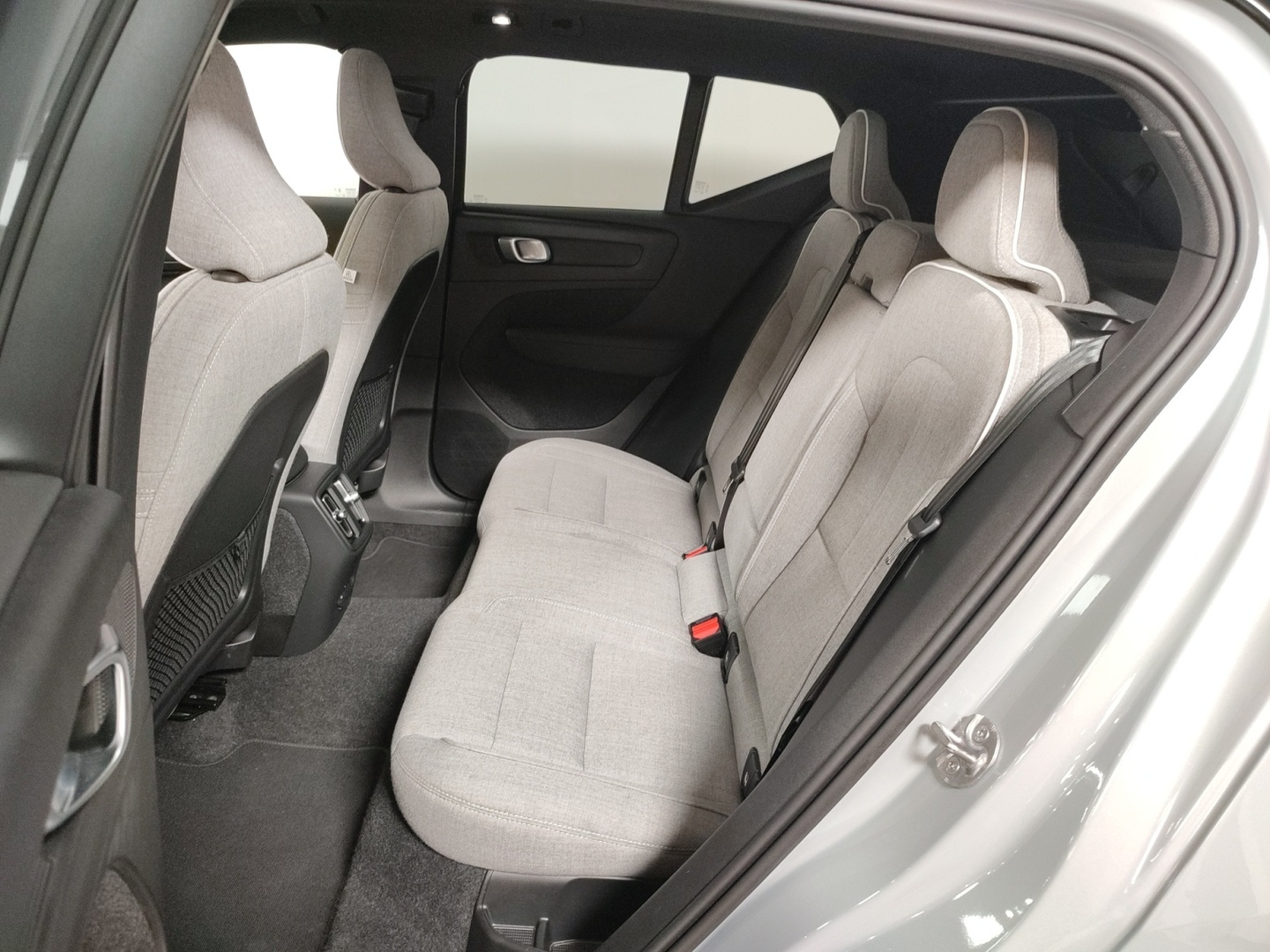 VOLVO EX40 2025