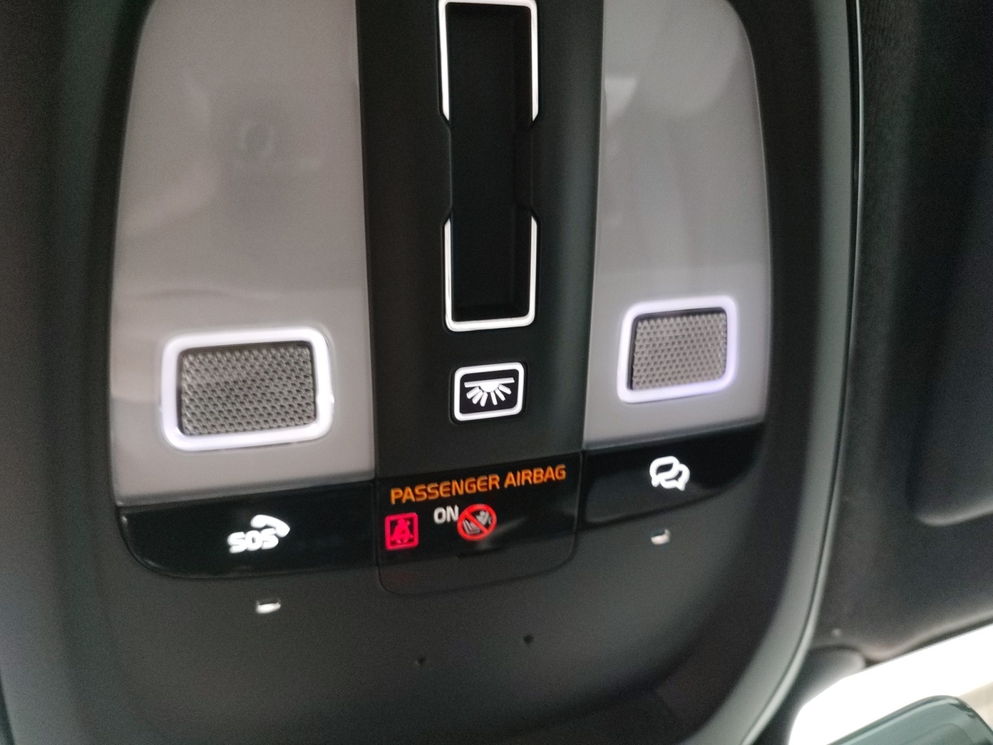 VOLVO EX40 2025