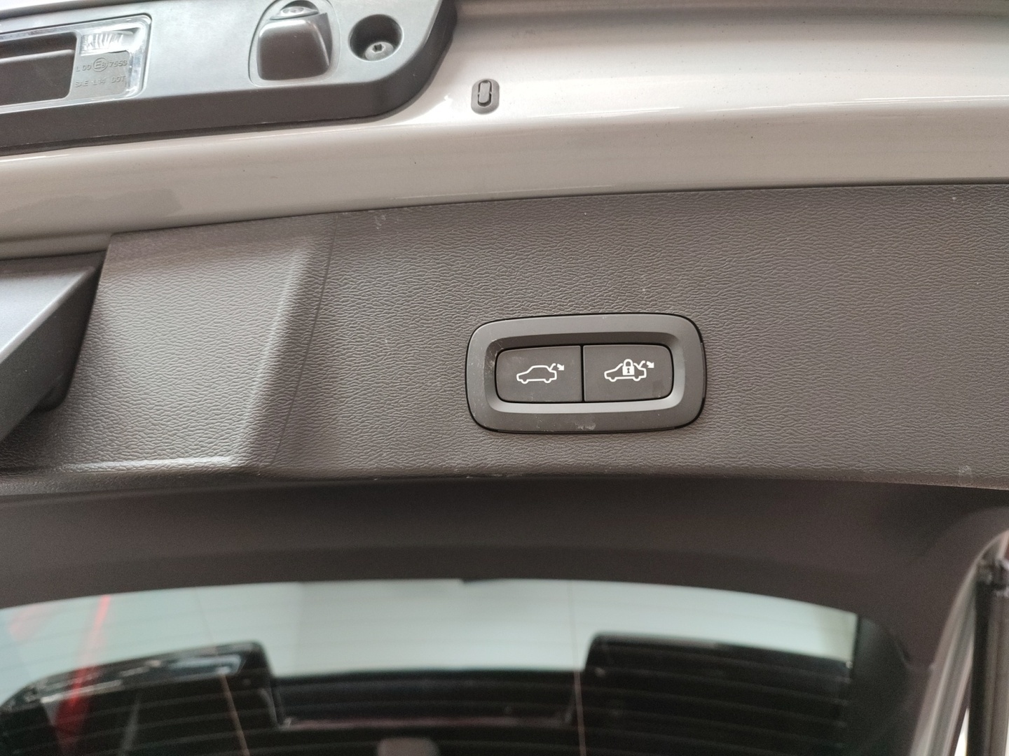 VOLVO EX40 2025