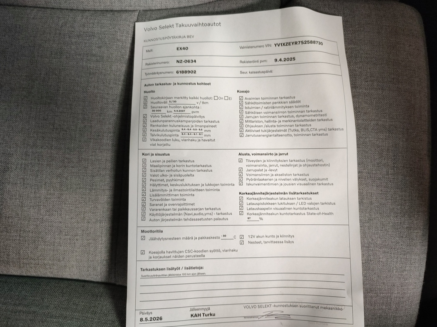 VOLVO EX40 2025