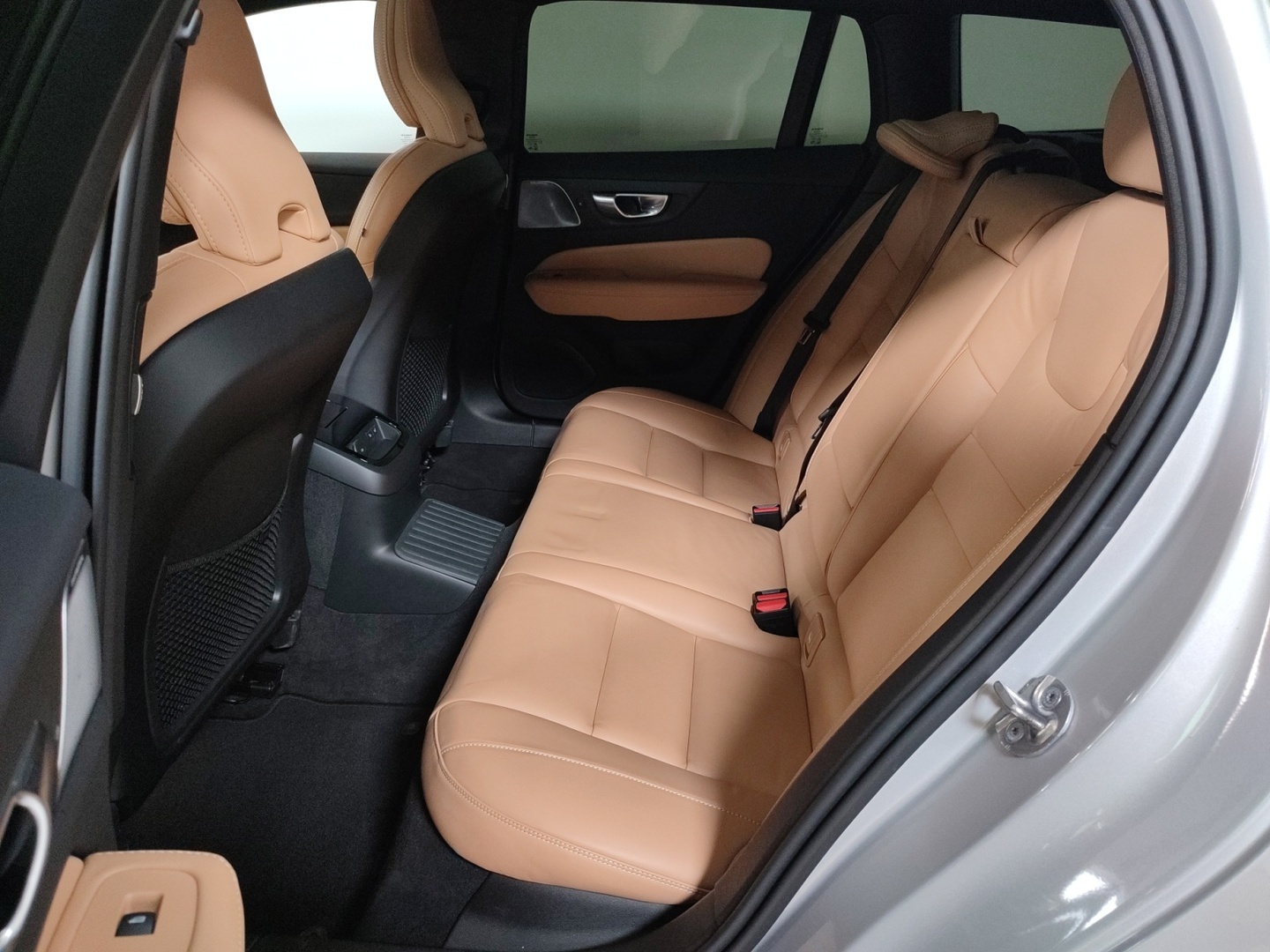VOLVO V60 2025
