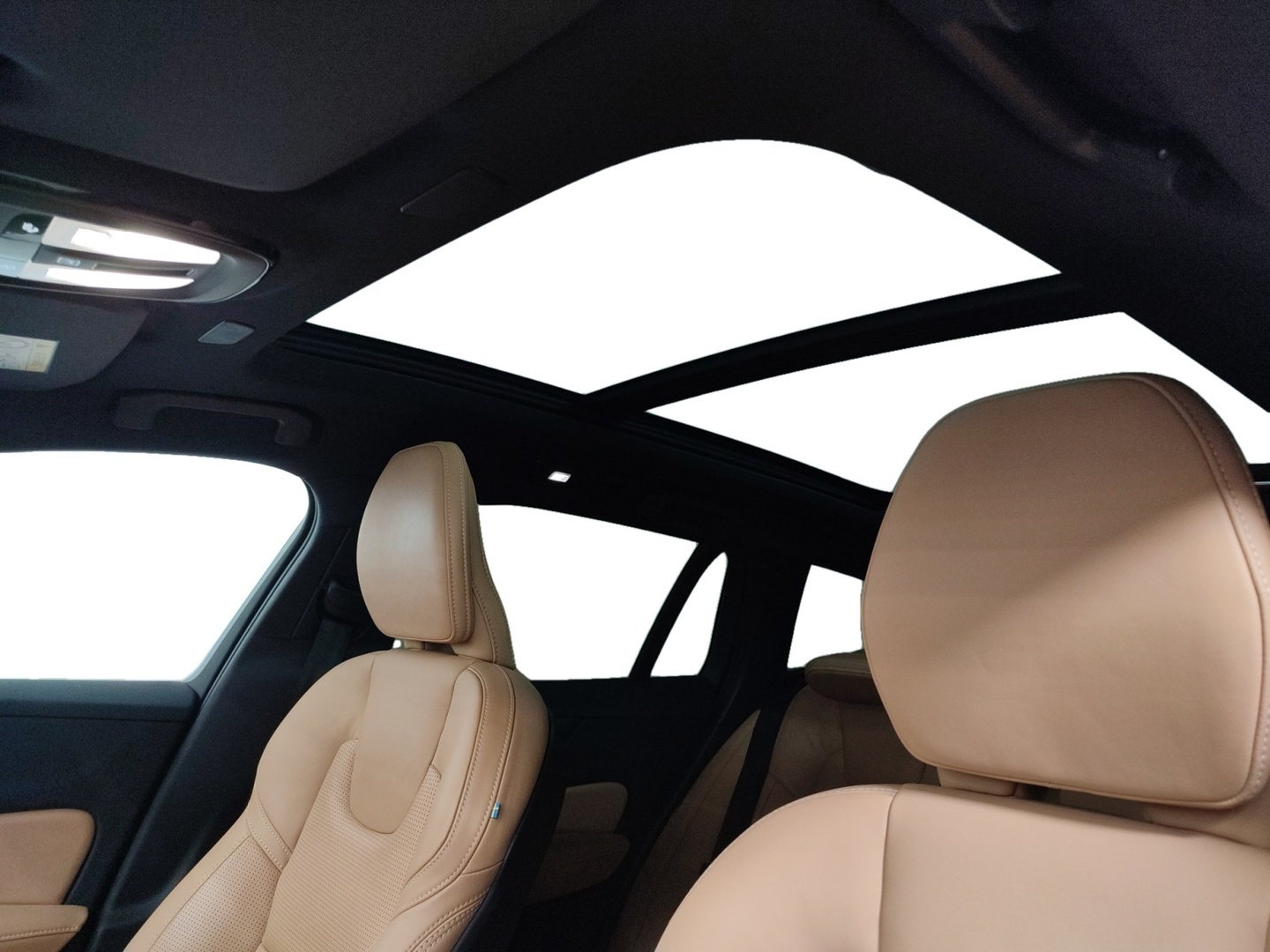 VOLVO V60 2025