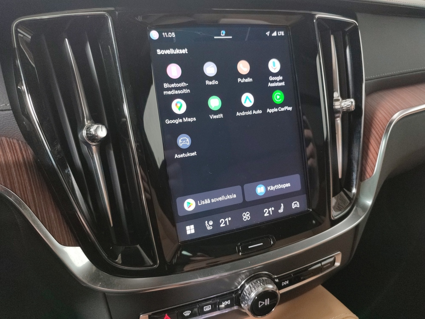 VOLVO V60 2025