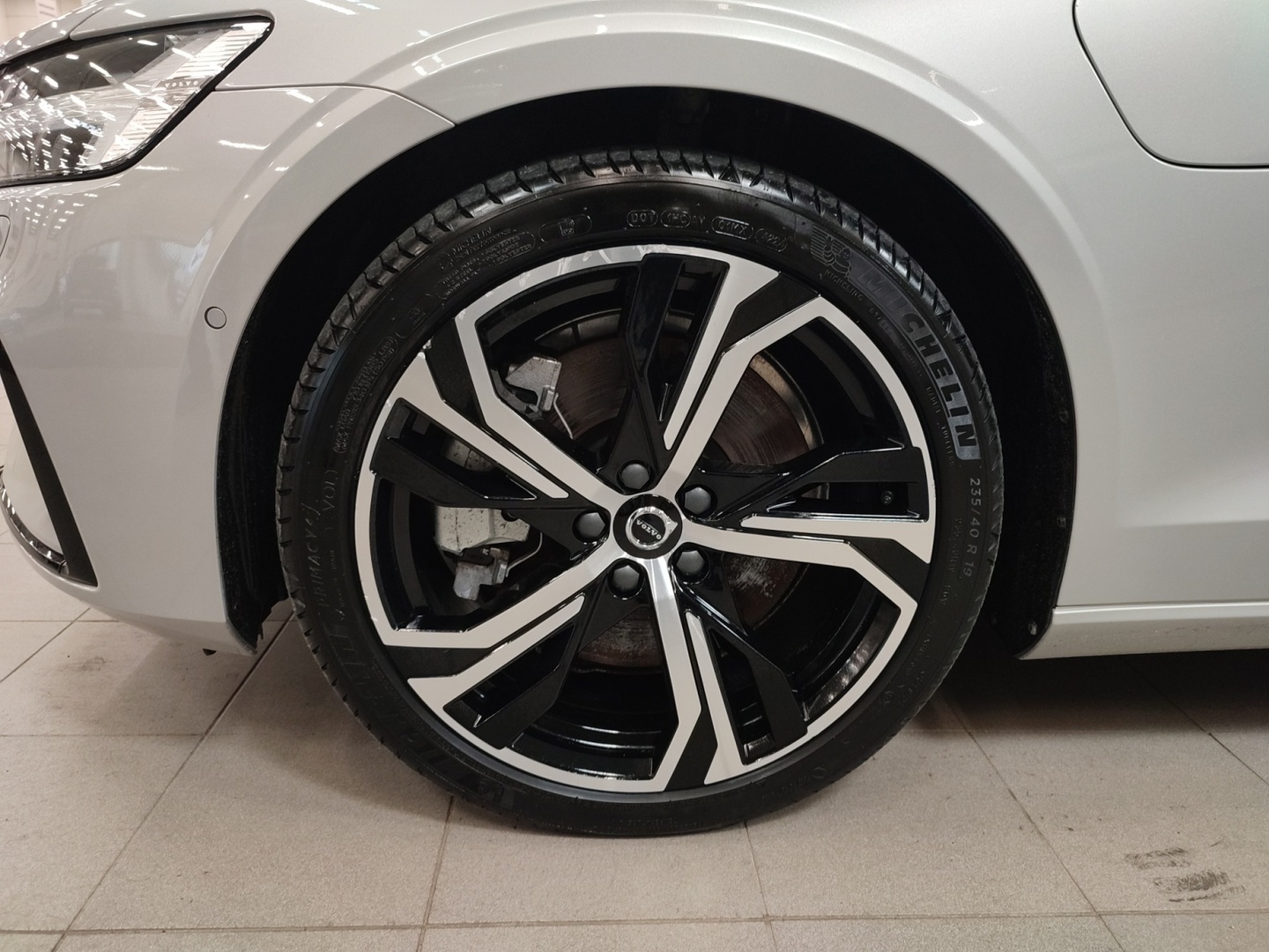 VOLVO V60 2025
