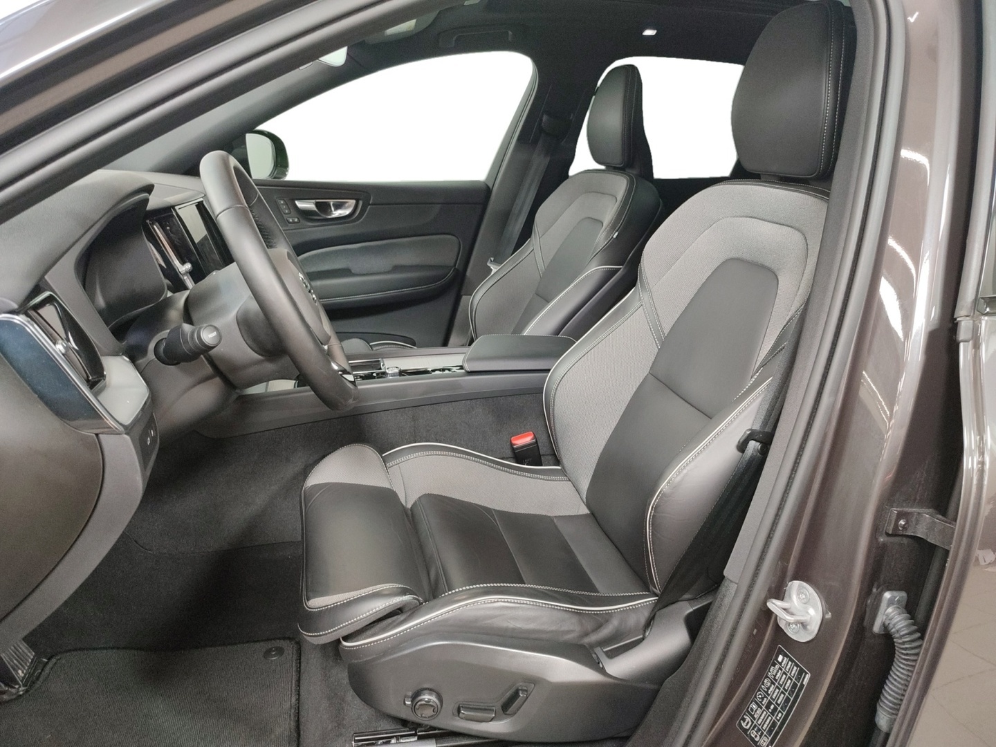 VOLVO XC60 2025