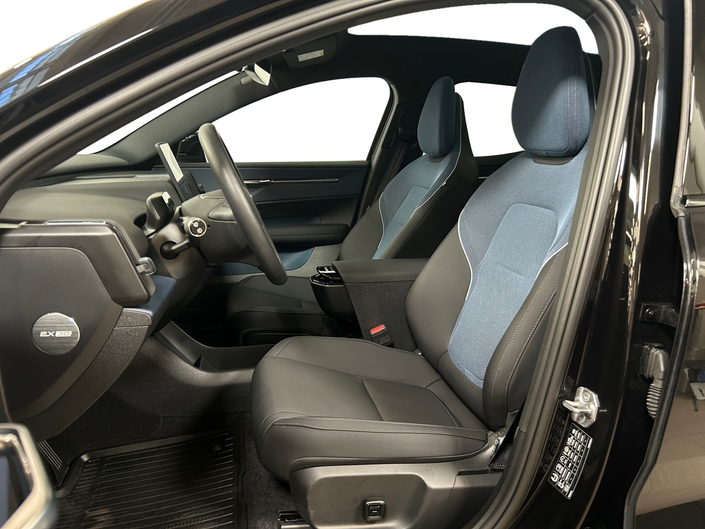 VOLVO EX30 2025