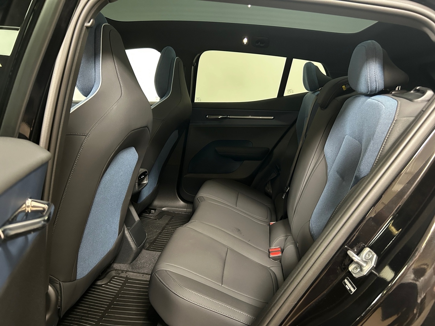 VOLVO EX30 2025