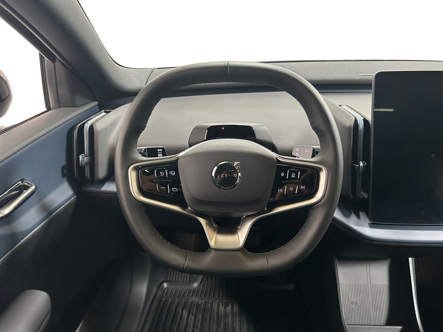 VOLVO EX30 2025