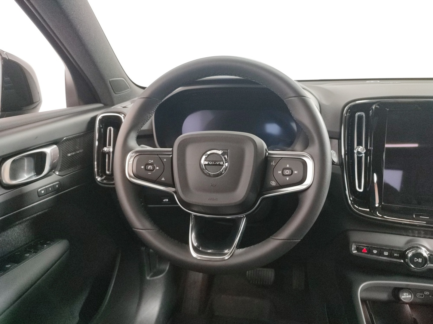 VOLVO EX40 2025