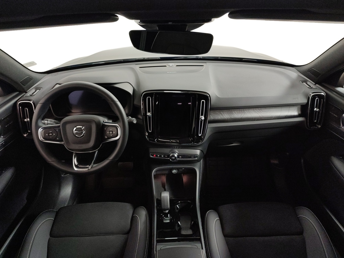 VOLVO EX40 2025