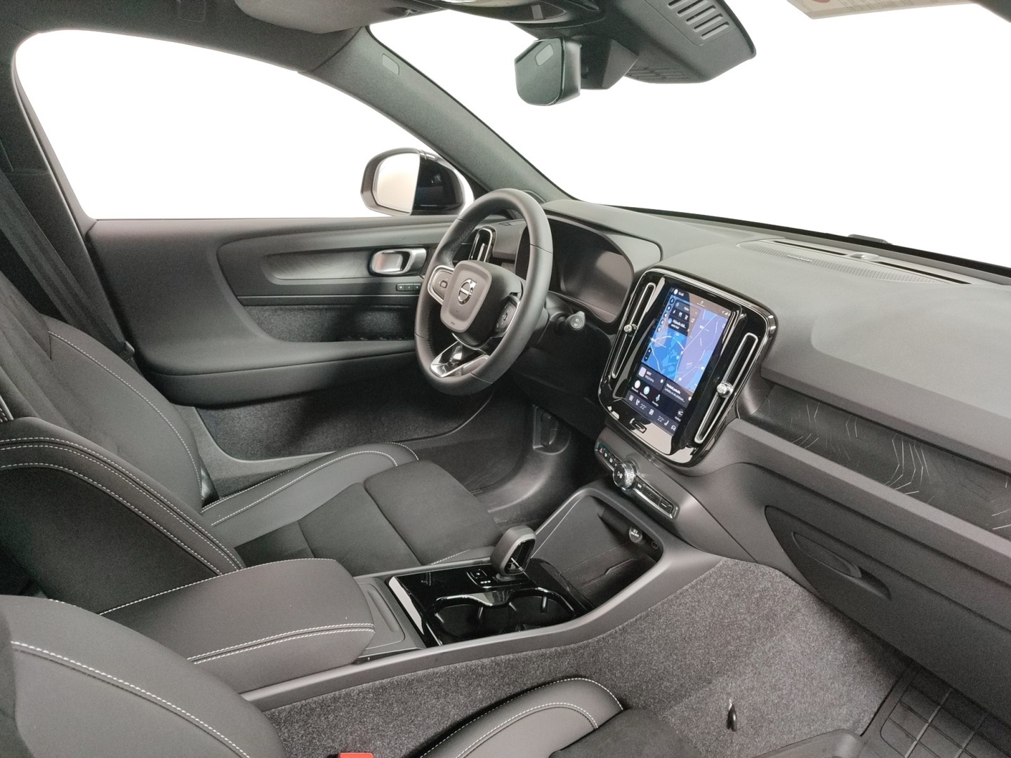 VOLVO EX40 2025