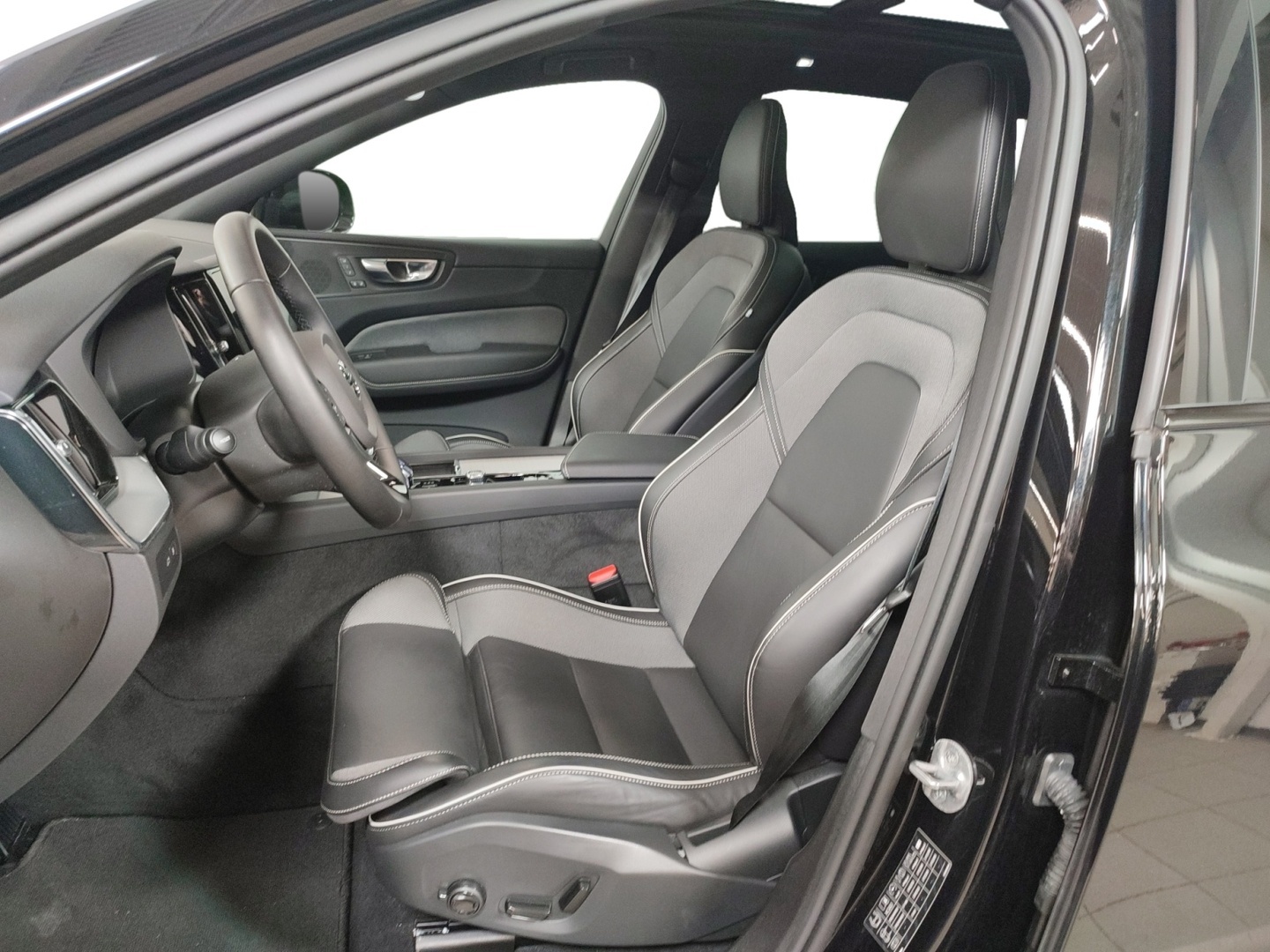 VOLVO XC60 2025