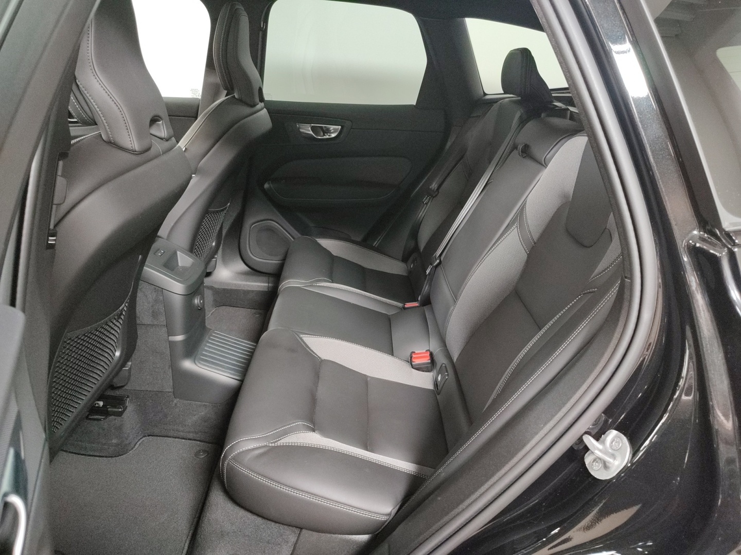 VOLVO XC60 2025