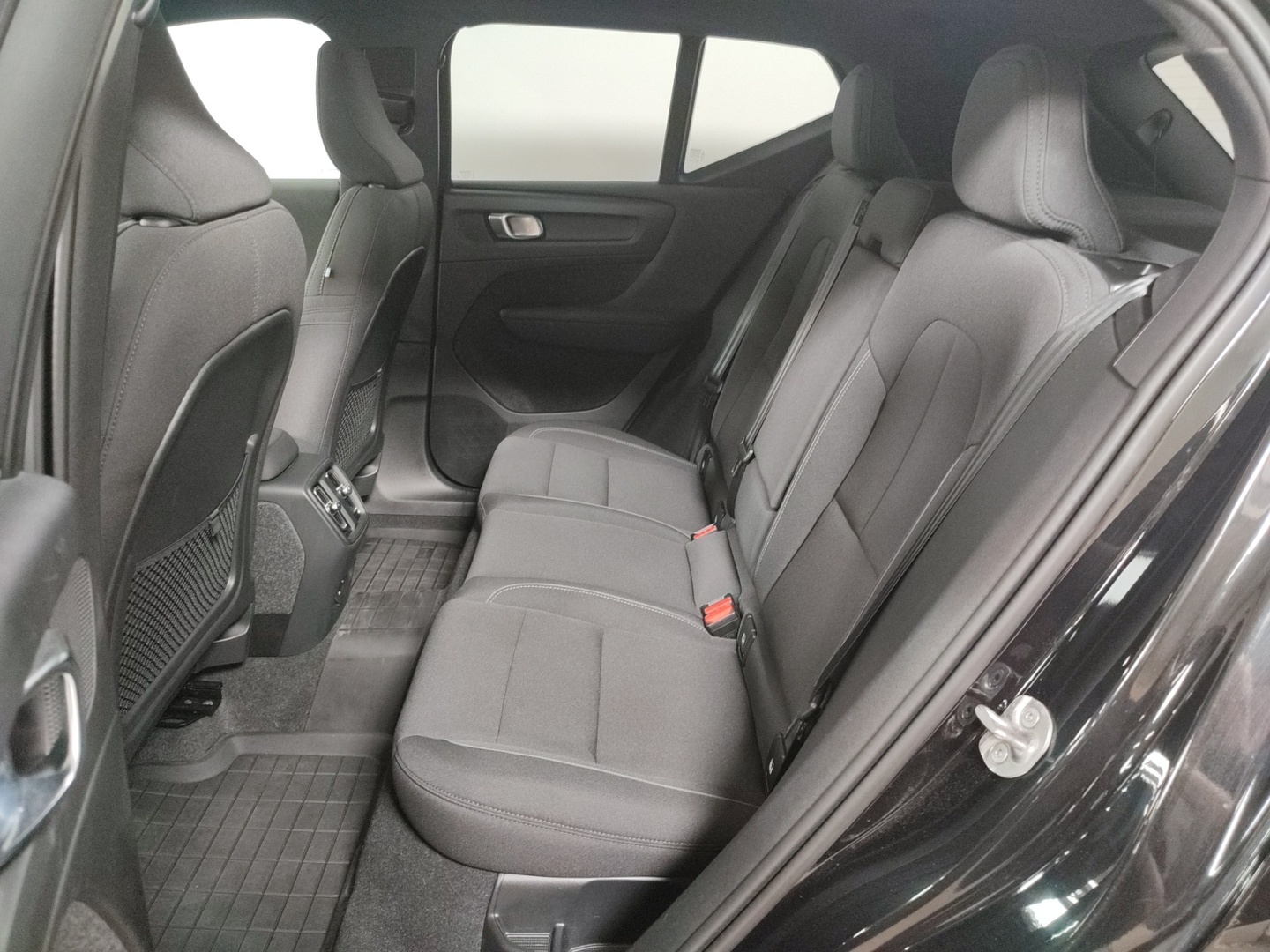 VOLVO EX40 10