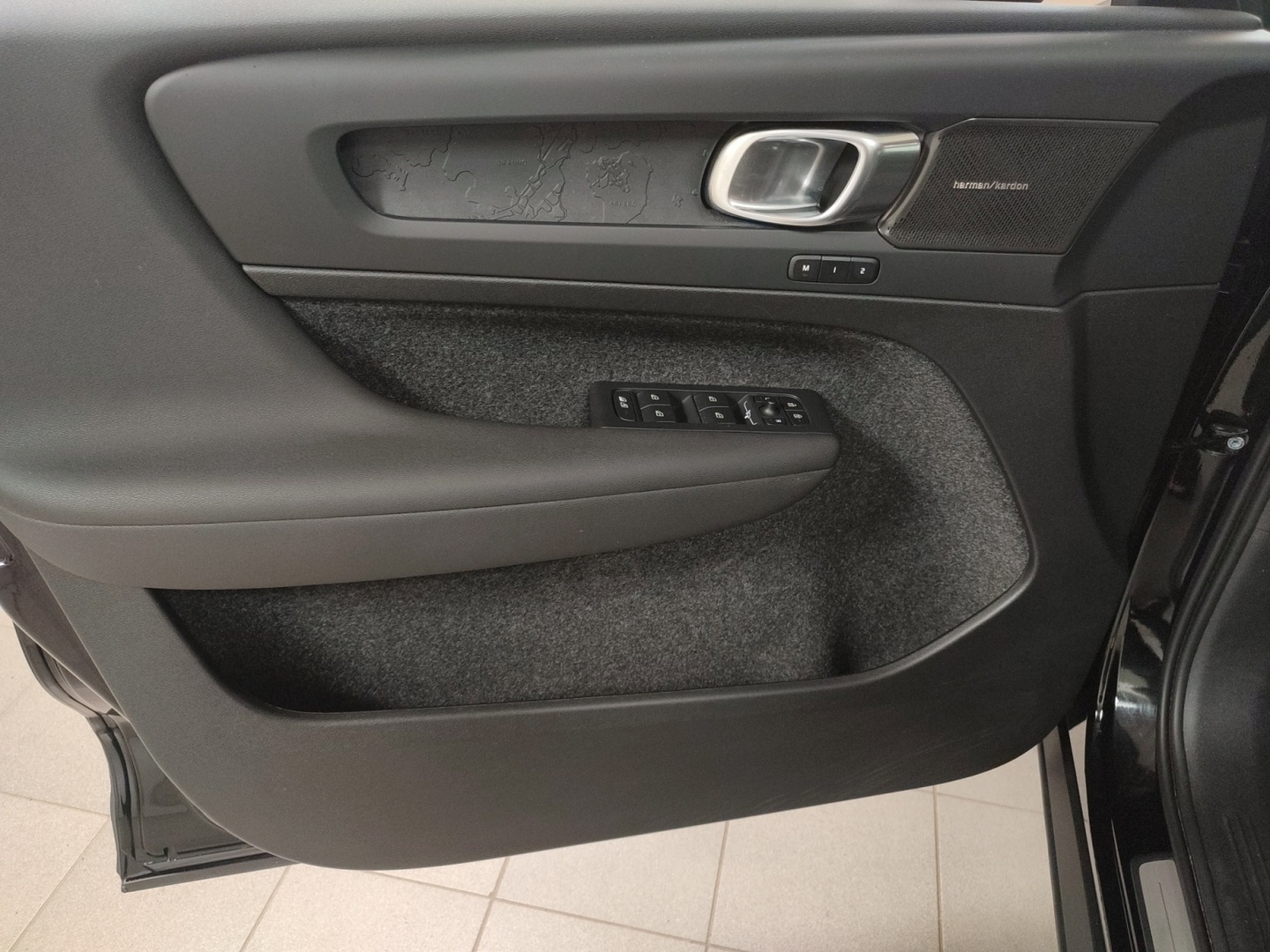 VOLVO EX40 11