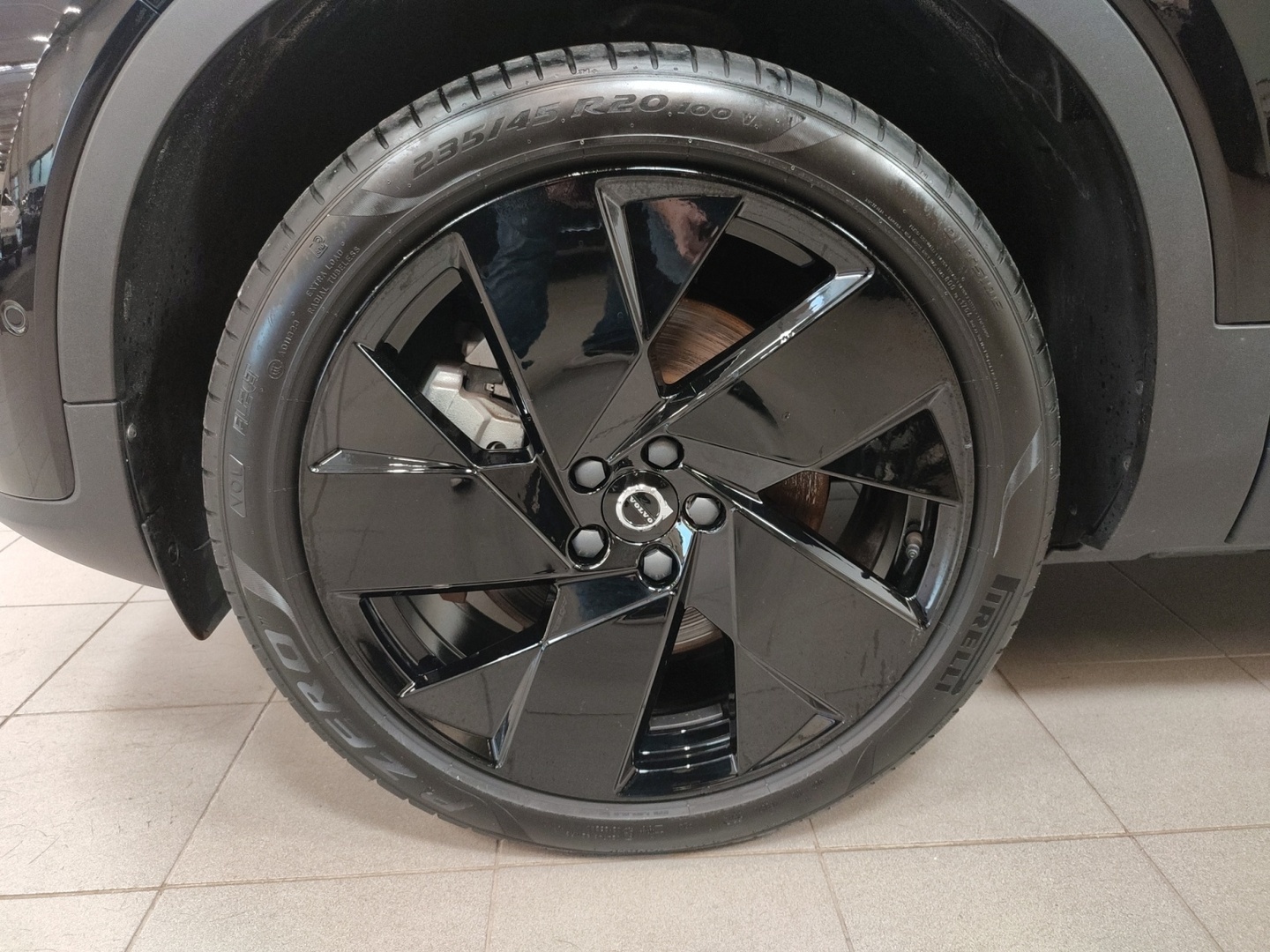 VOLVO EX40 24