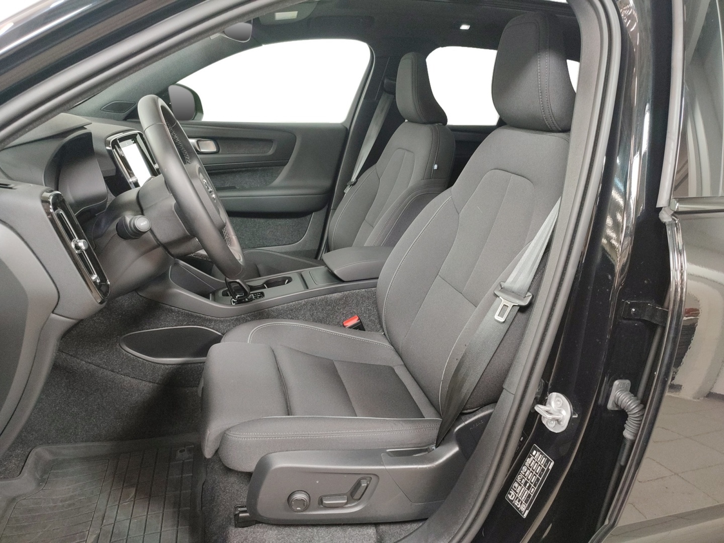 VOLVO EX40 9