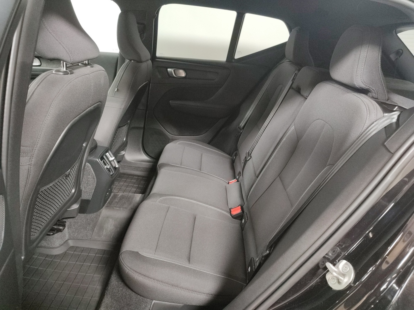 VOLVO EX40 2025