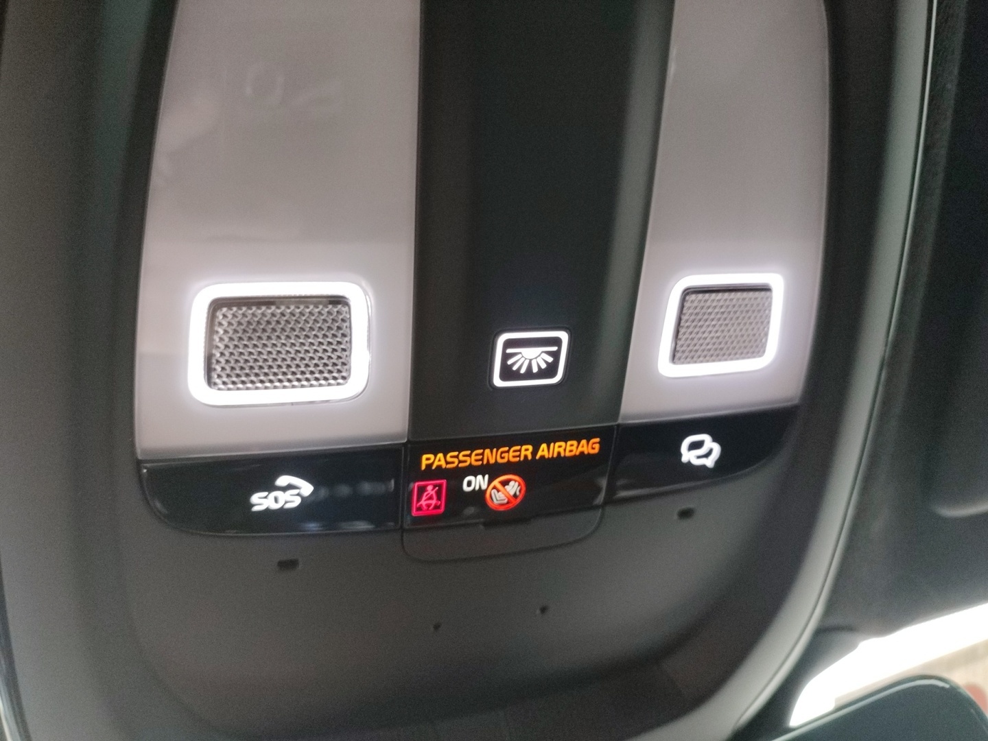 VOLVO EX40 2025