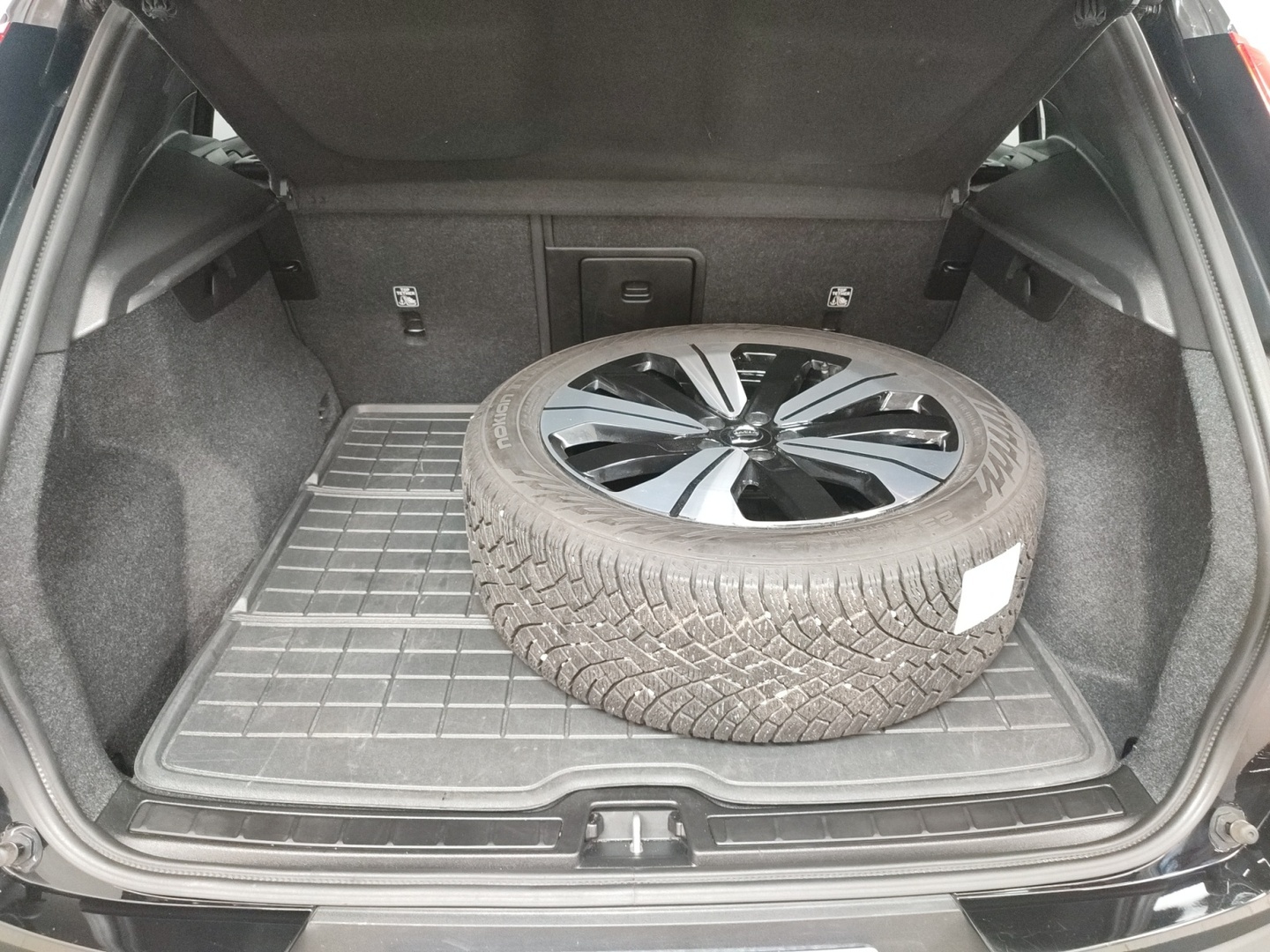 VOLVO EX40 2025