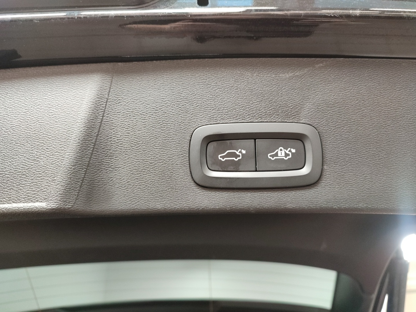 VOLVO EX40 2025