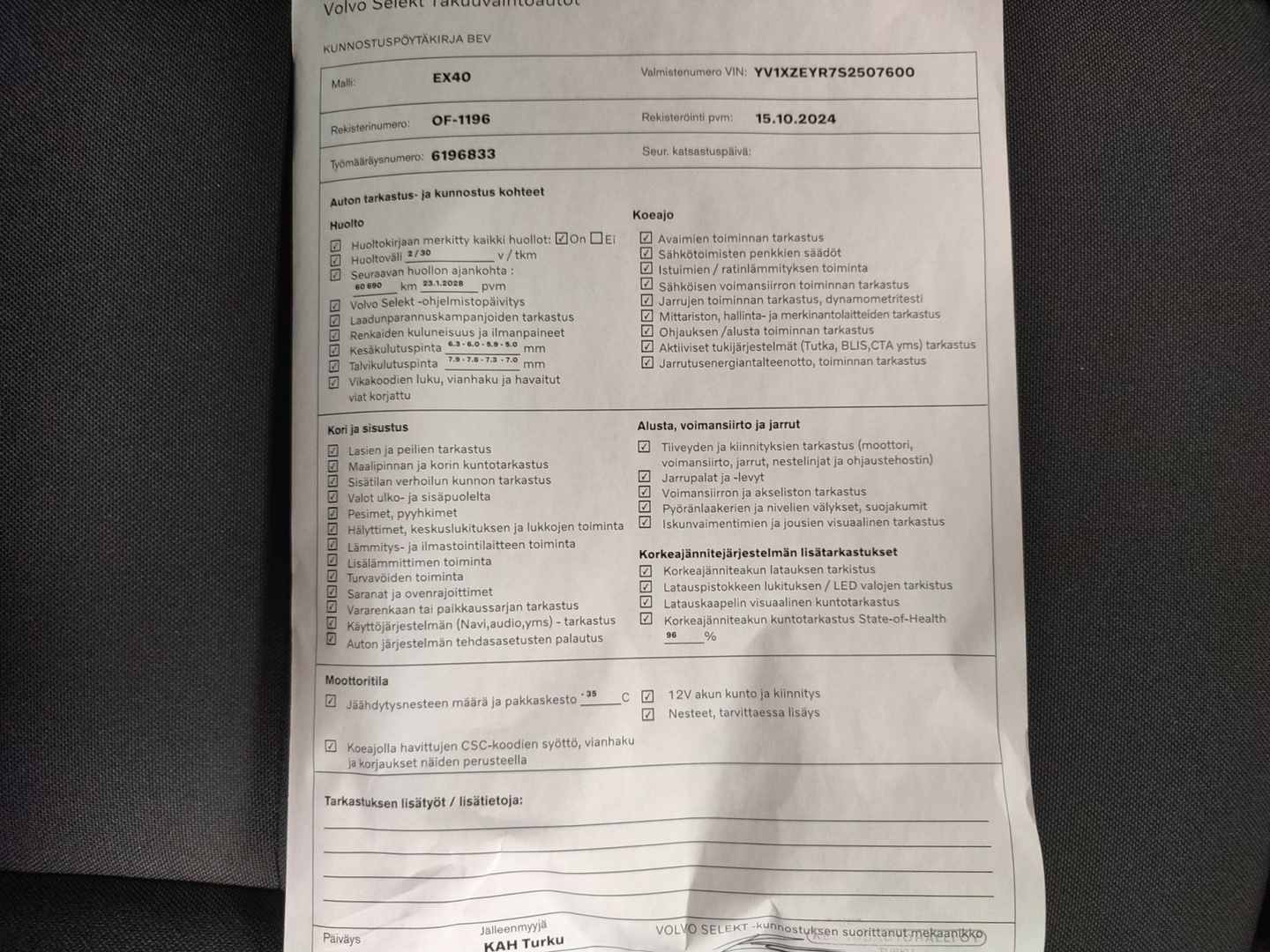 VOLVO EX40 2025