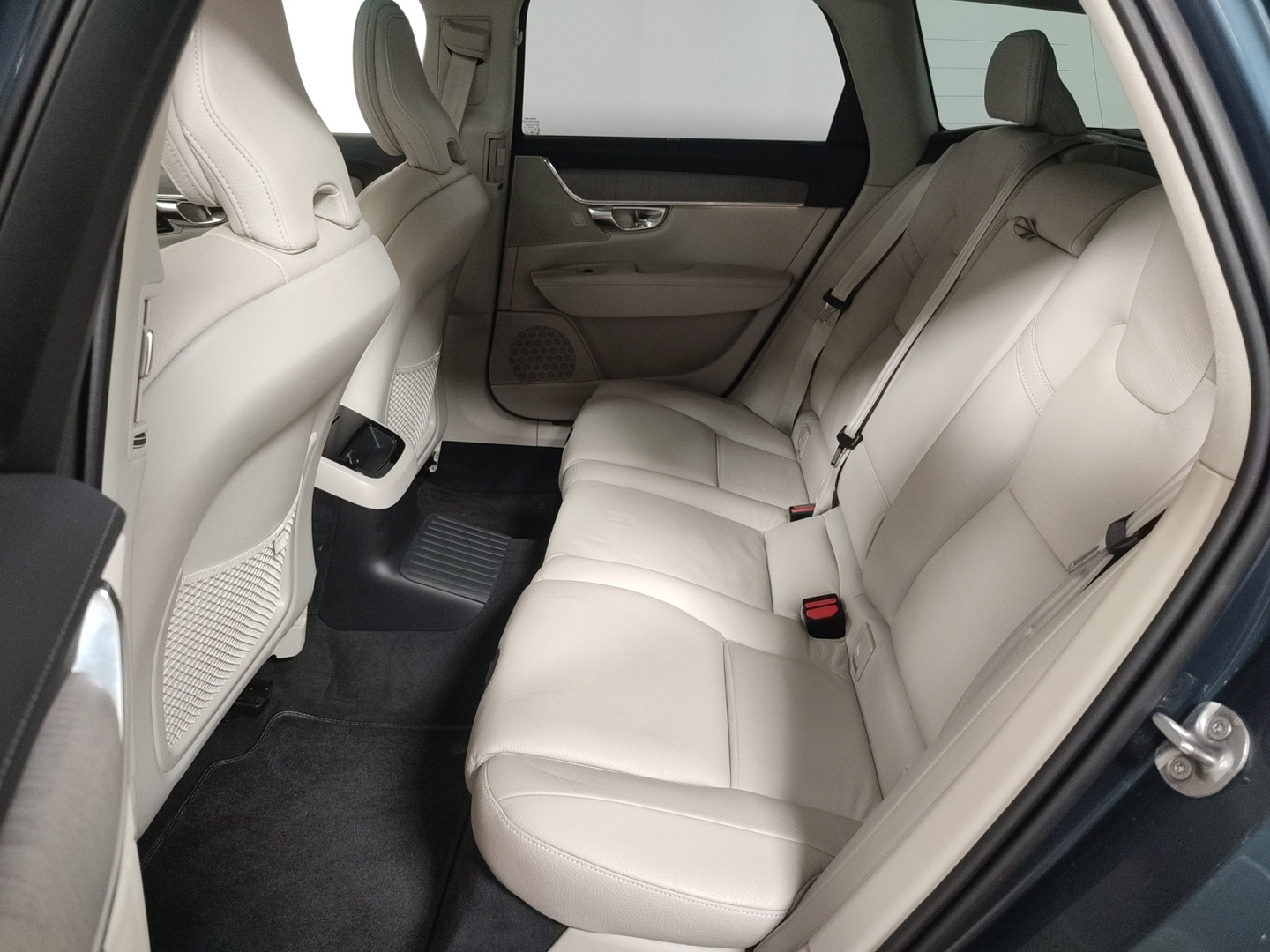 VOLVO V90 2025