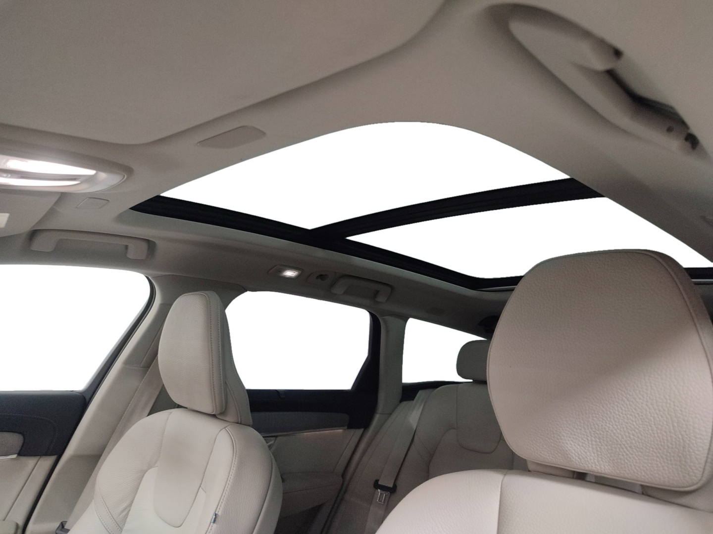 VOLVO V90 2025