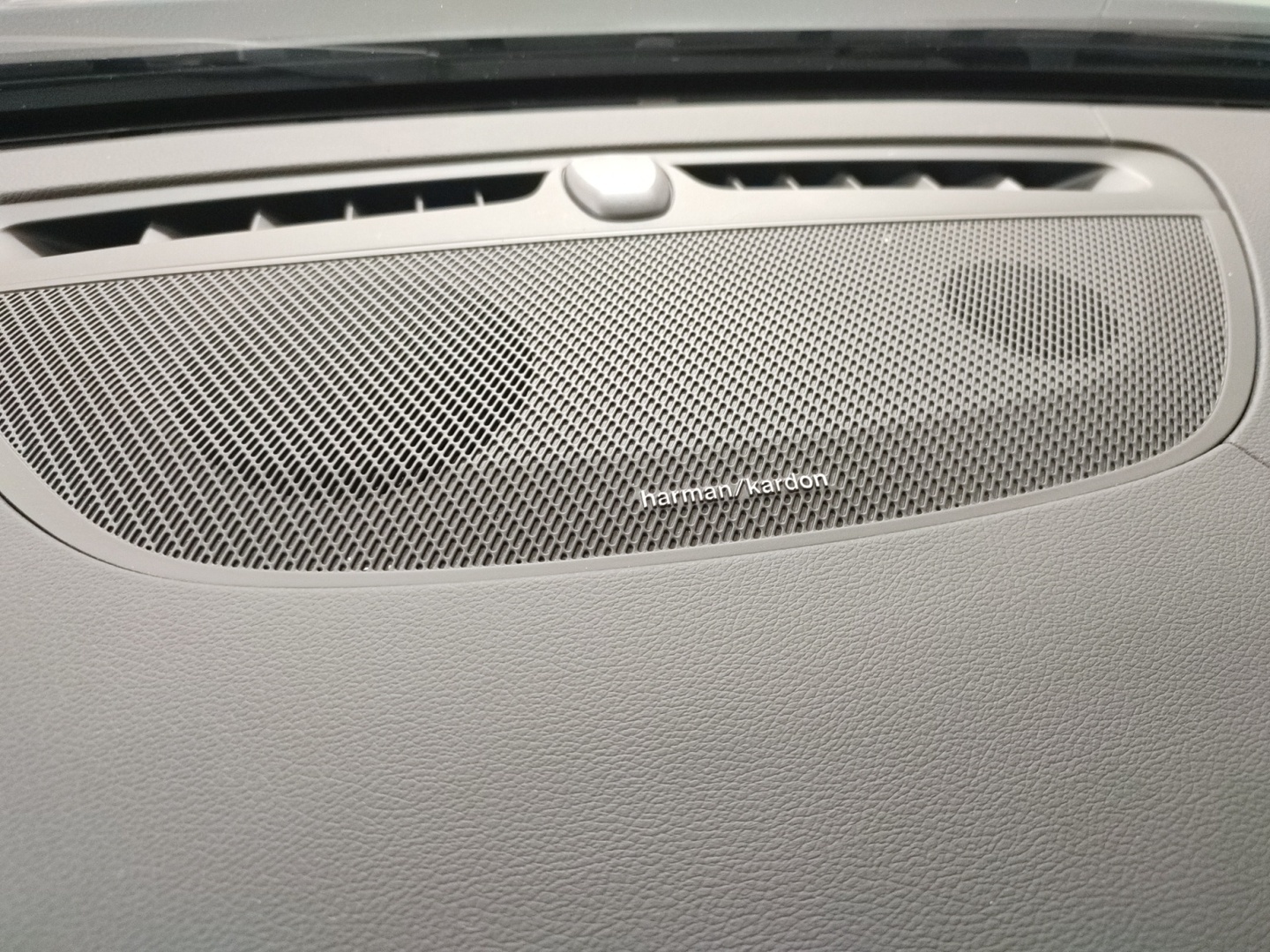 VOLVO V90 2025