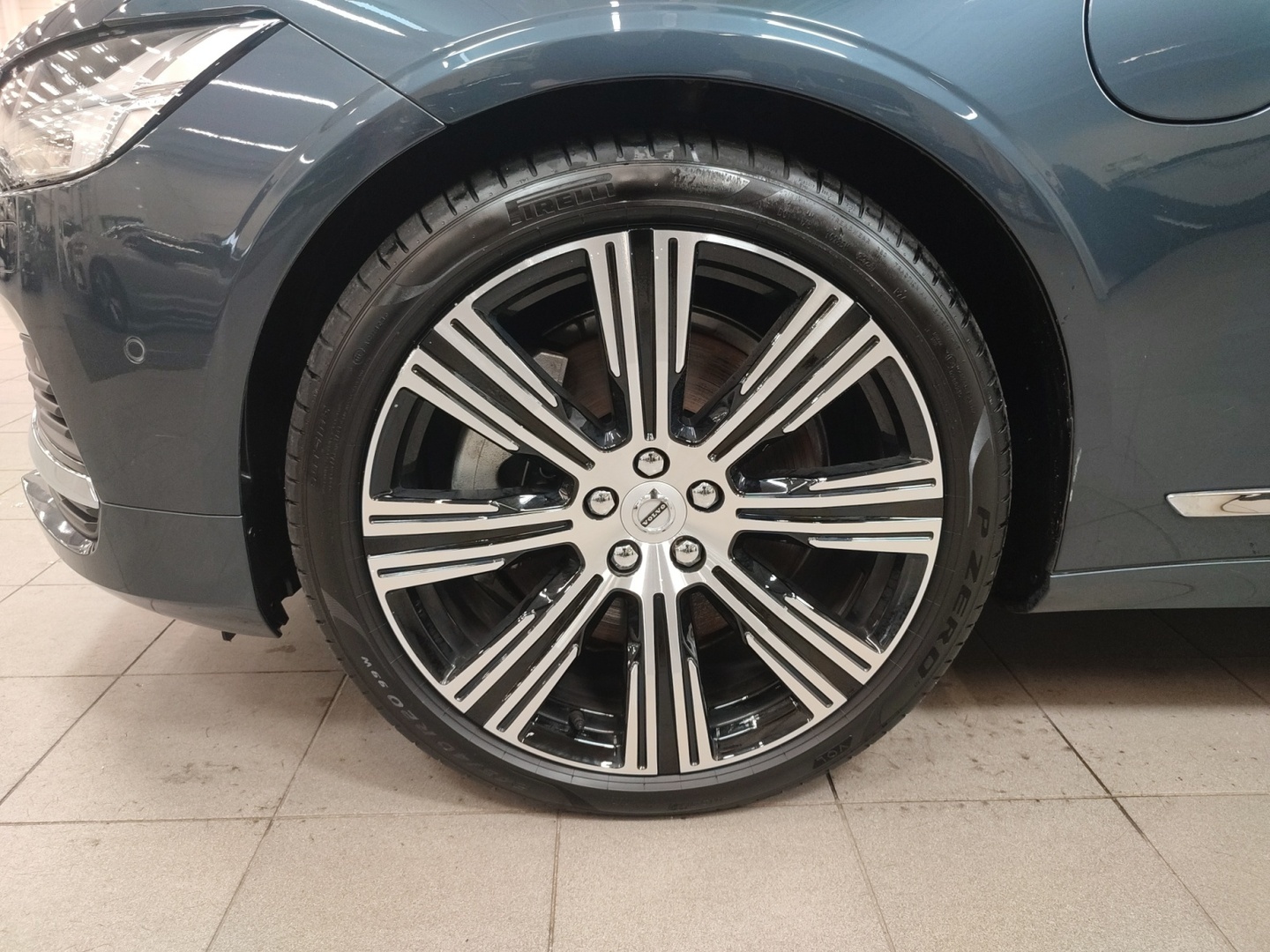 VOLVO V90 2025