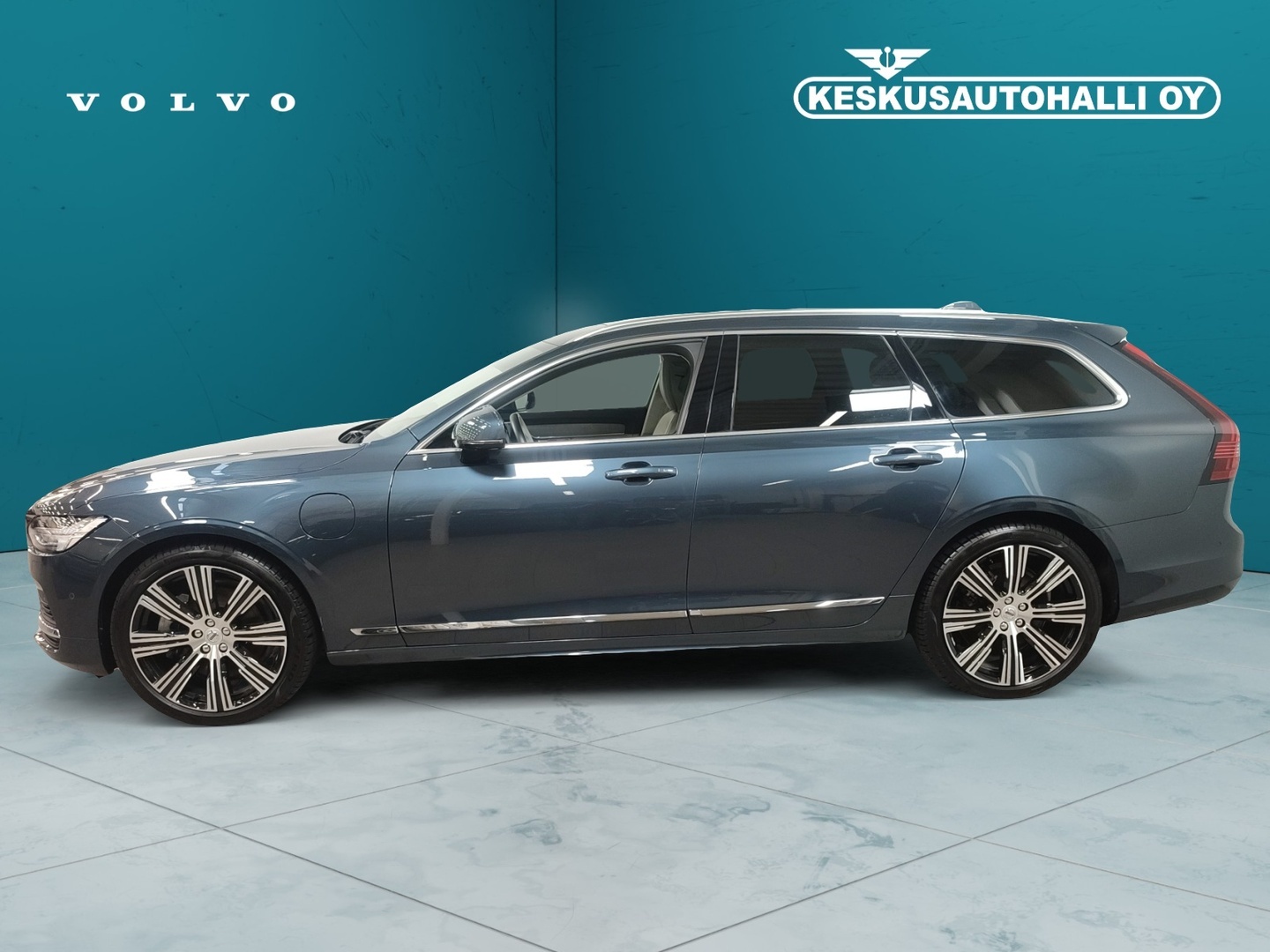 VOLVO V90 2025