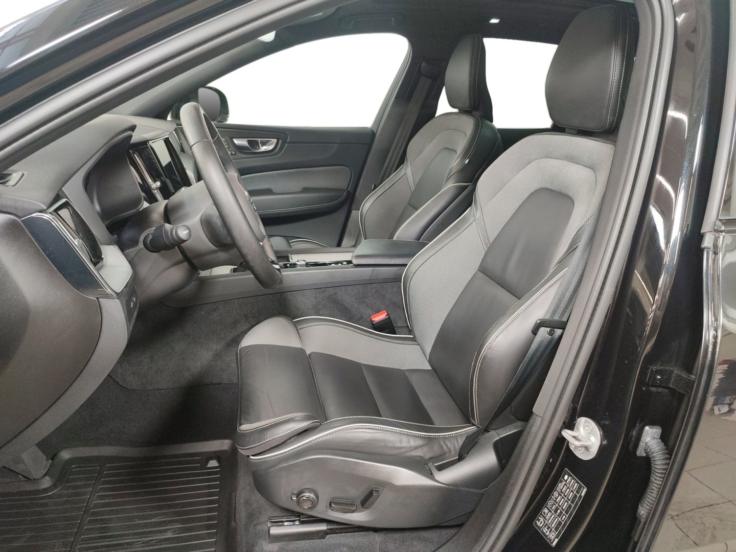 VOLVO XC60 2025
